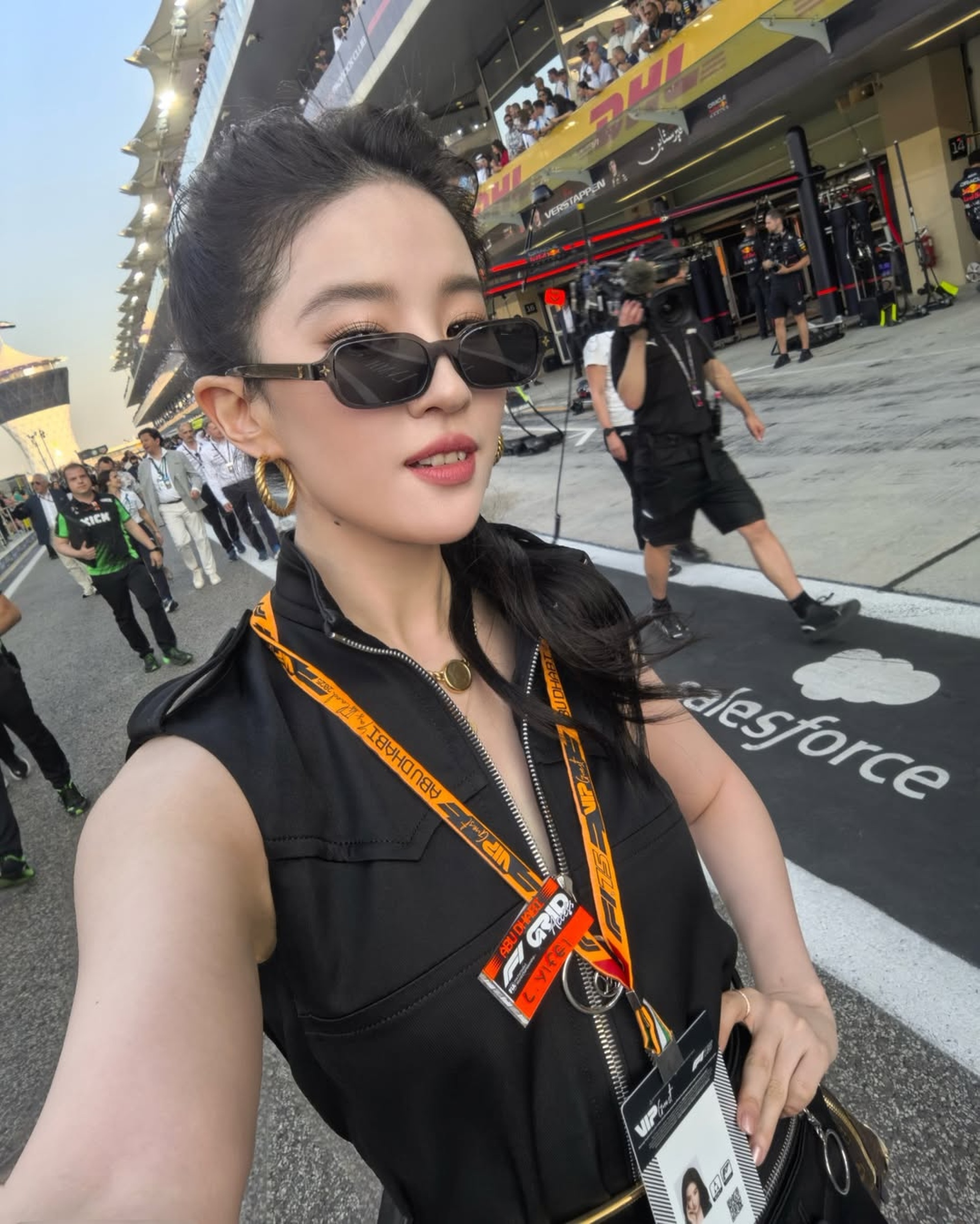 Lưu Diệc Phi khoe eo thon hiếm thấy sau khi ăn kiêng, tập luyện nghiêm ngặt - 4