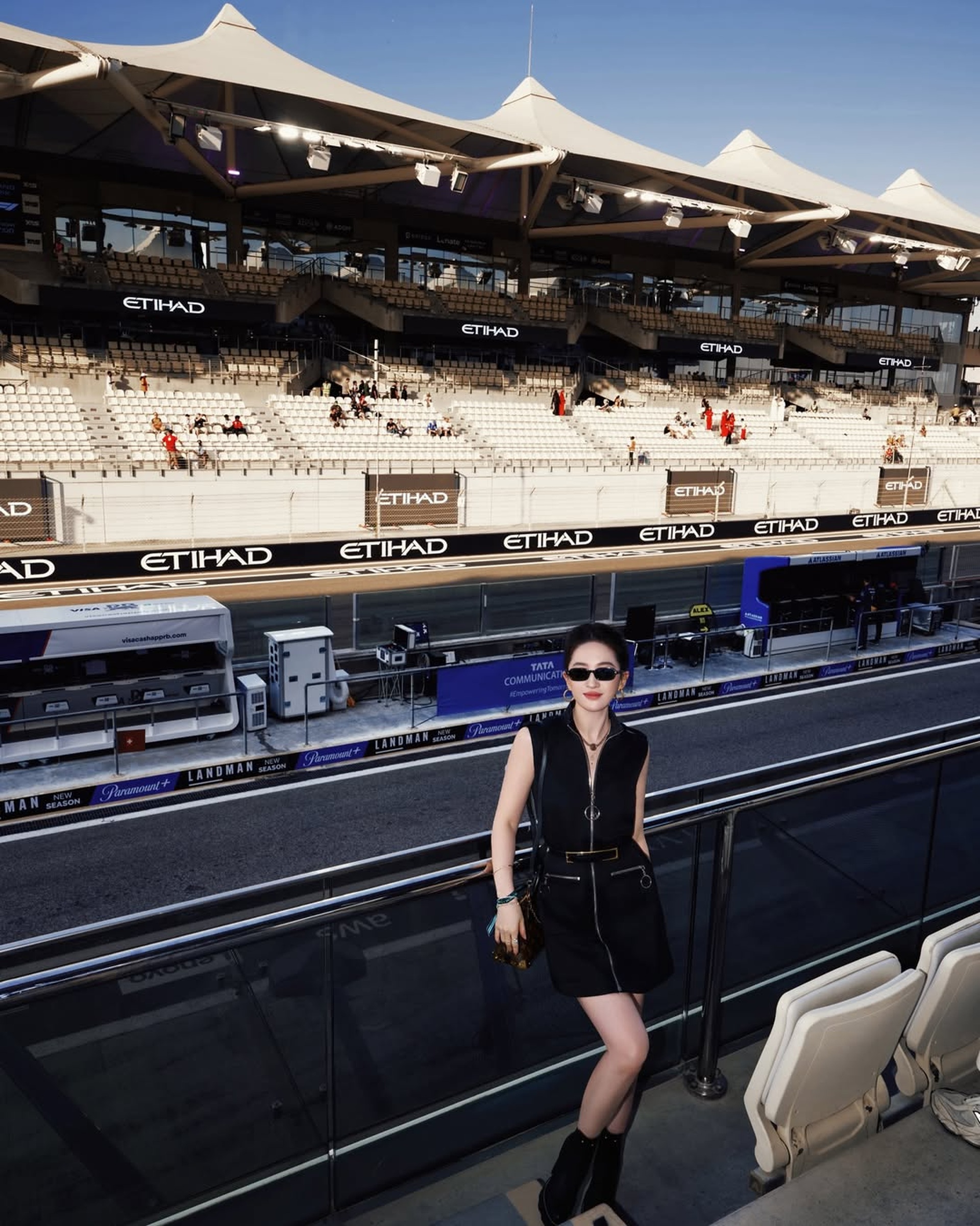 Lưu Diệc Phi khoe eo thon hiếm thấy sau khi ăn kiêng, tập luyện nghiêm ngặt - 6