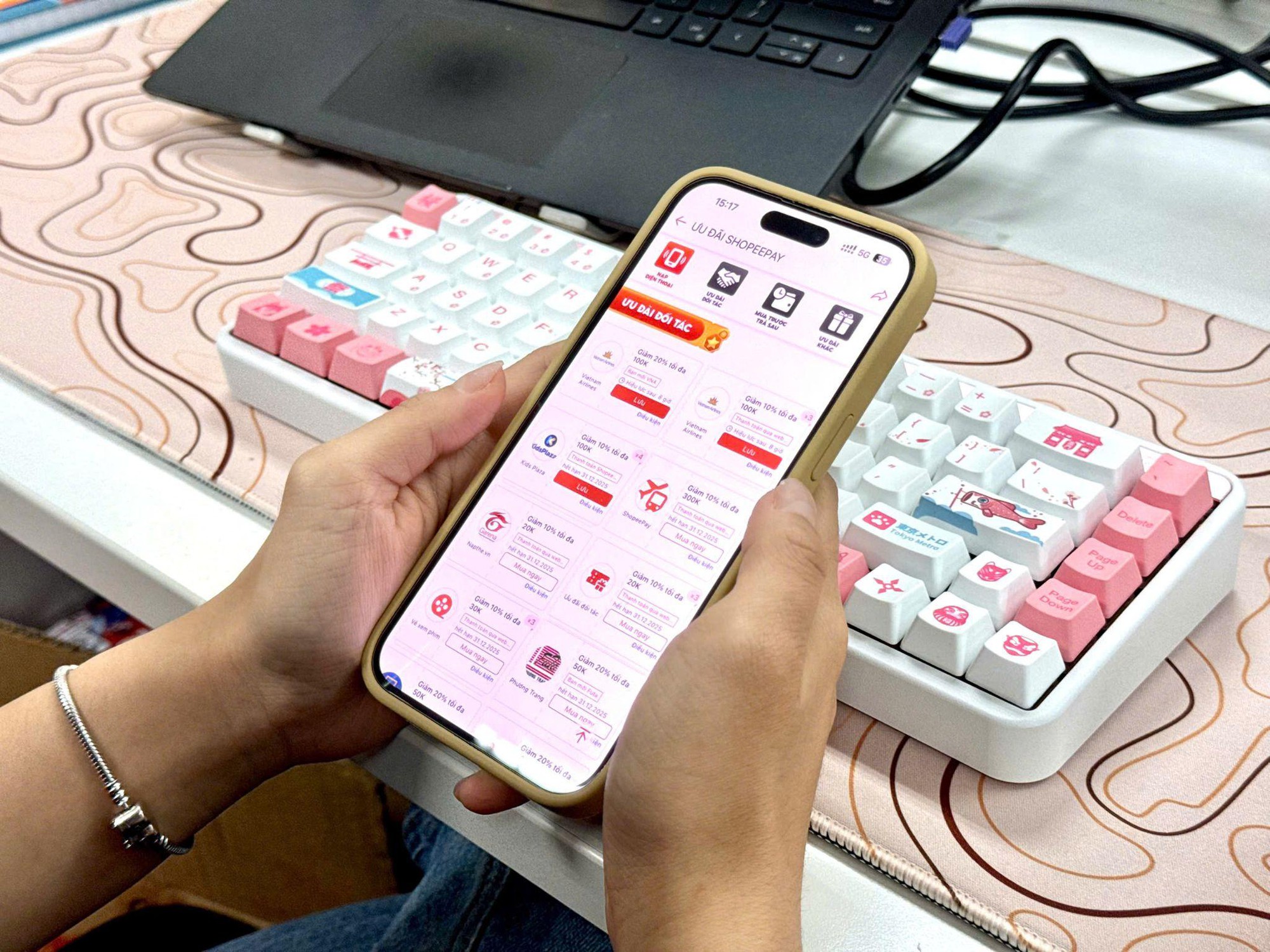 ShopeePay khởi động SIÊU HỘI THANH TOÁN GIẢM 50% 12.12: Ưu đãi phủ trọn mọi nhu cầu cuối năm- Ảnh 2. ShopeePay khởi động SIÊU HỘI THANH TOÁN GIẢM 50% 12.12: Ưu đãi phủ trọn mọi nhu cầu cuối năm- Ảnh 2.