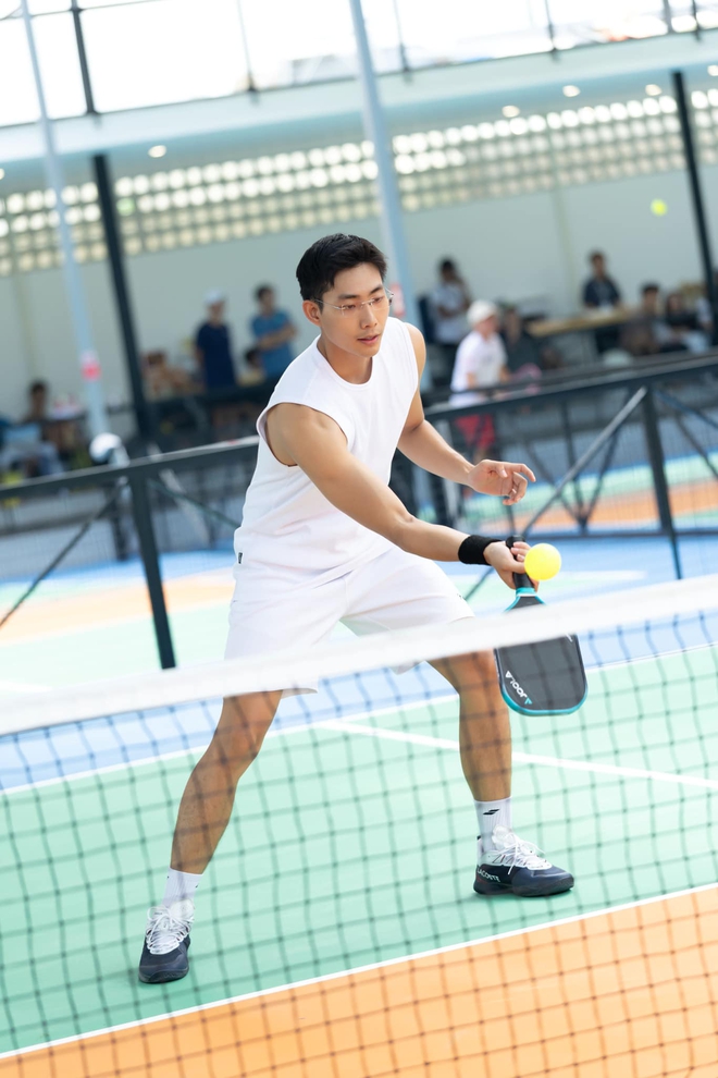 Nam thần Vbiz siêng cởi đồ trên sàn diễn, body 6 múi mướt mắt nhưng liên tục vướng nghi vấn yêu đồng giới- Ảnh 15.