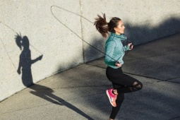 4 bài tập giúp đốt cháy 500 calo, bảo toàn cân nặng mùa Tết