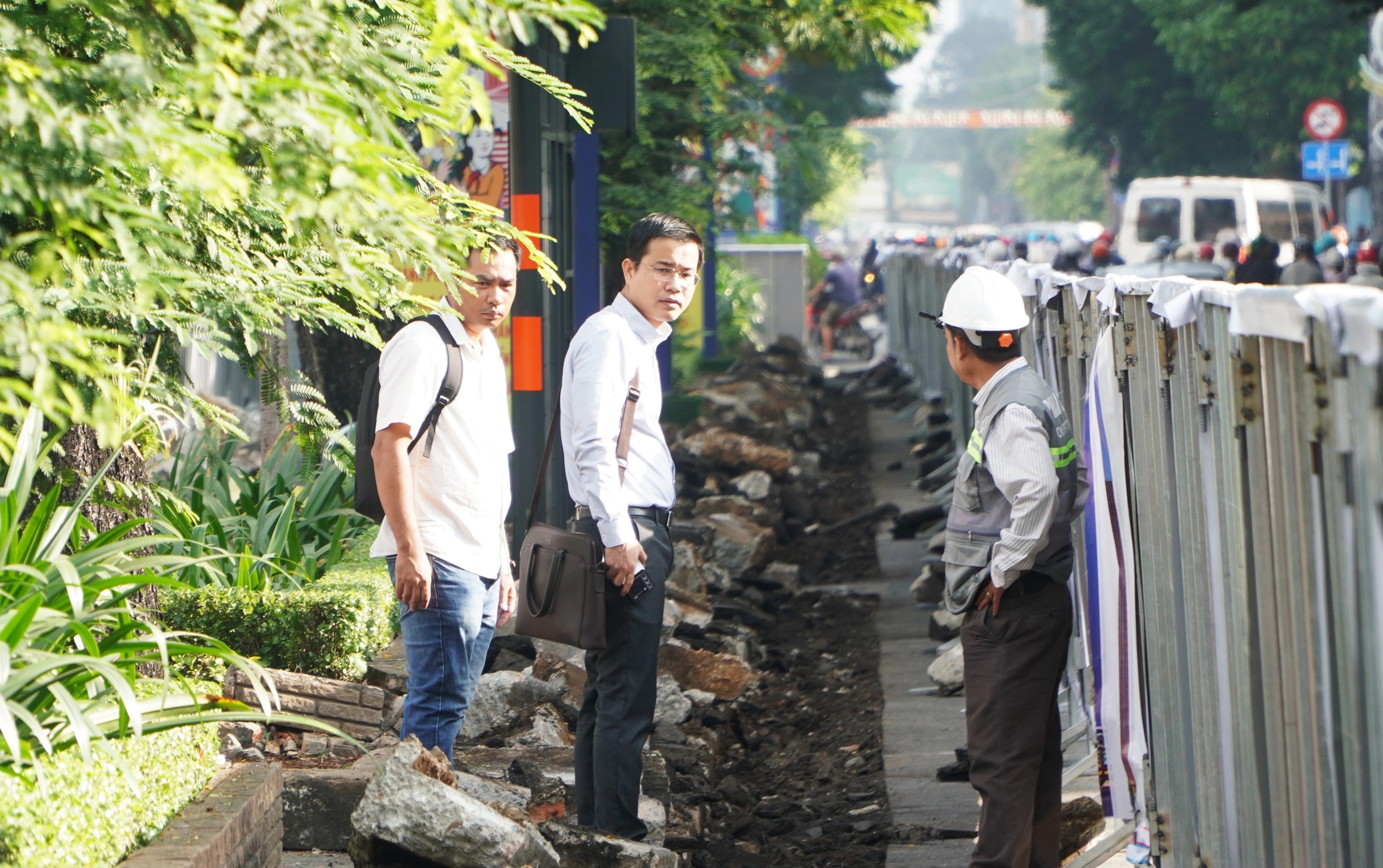 Cuối năm lại đào đường, sửa vỉa hè: Sở Xây dựng TP.HCM nói gì?- Ảnh 2.