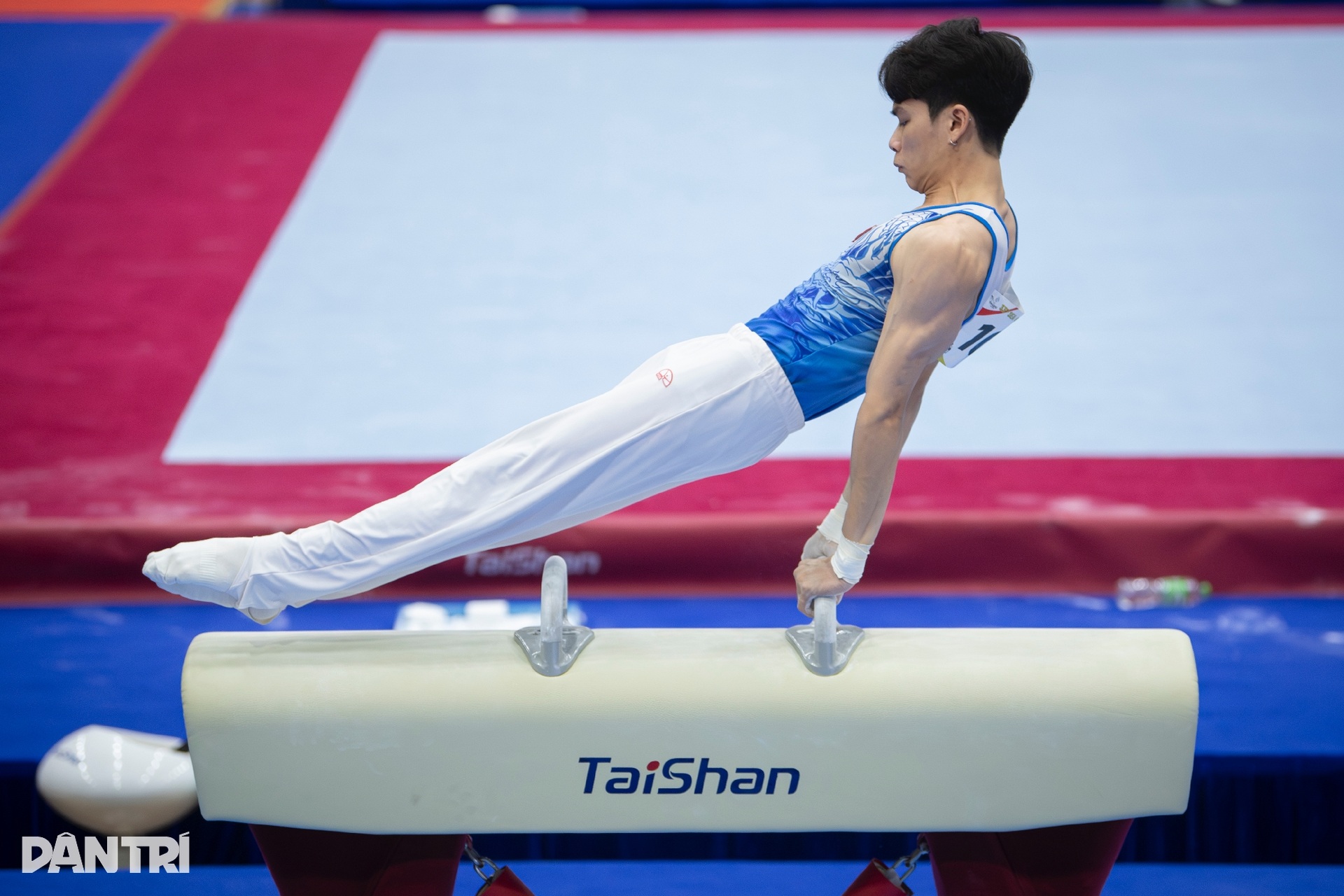 Khánh Phong nghẹn ngào nhớ về người cha quá cố sau tấm HCV đầy cảm xúc - 2 Khánh Phong nghẹn ngào nhớ về người cha quá cố sau tấm HCV đầy cảm xúc - 2