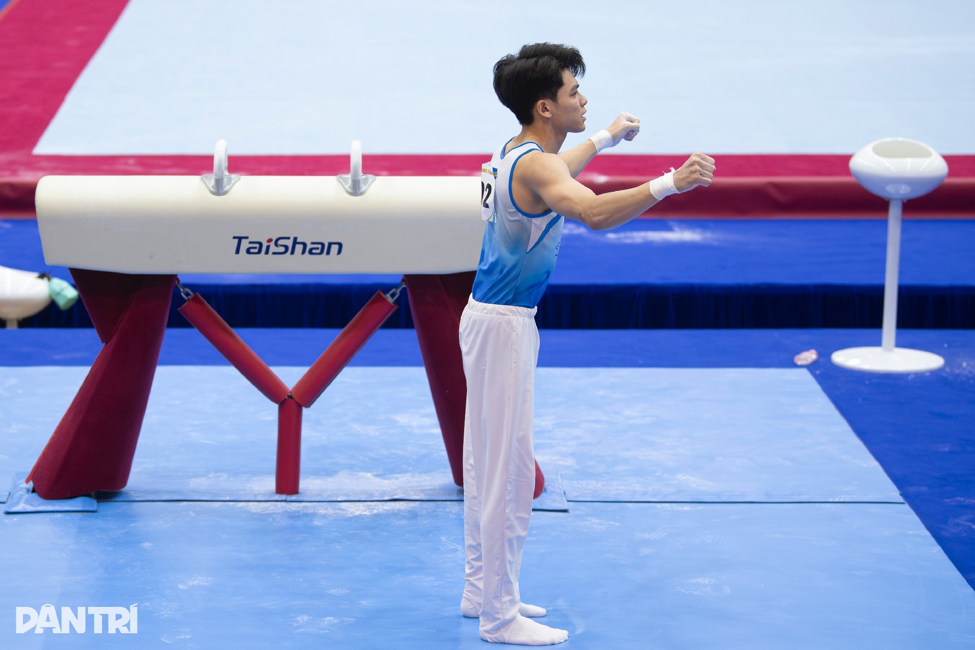 Khánh Phong nghẹn ngào nhớ về người cha quá cố sau tấm HCV đầy cảm xúc - 3 Khánh Phong nghẹn ngào nhớ về người cha quá cố sau tấm HCV đầy cảm xúc - 3