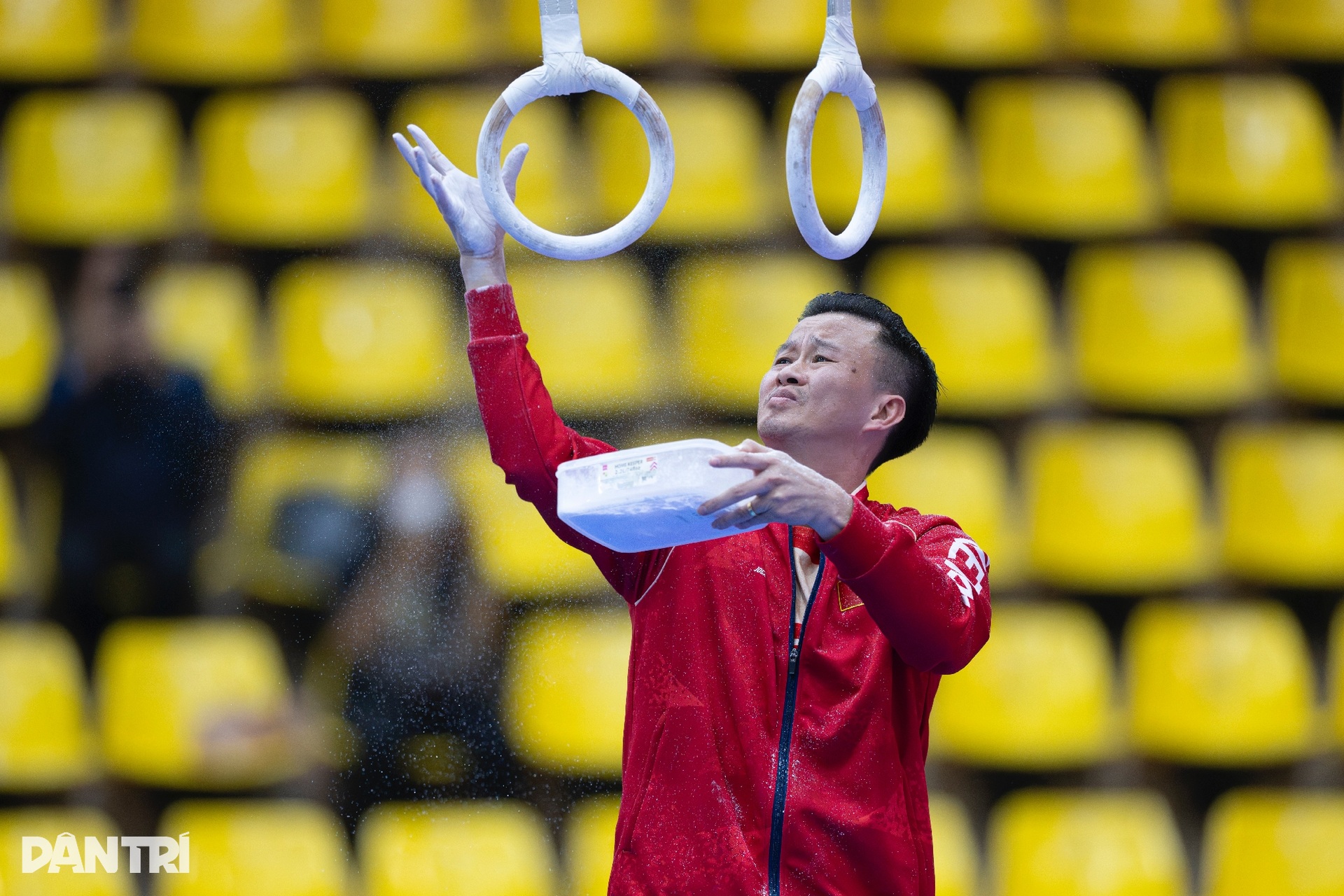 Khánh Phong nghẹn ngào nhớ về người cha quá cố sau tấm HCV đầy cảm xúc - 5 Khánh Phong nghẹn ngào nhớ về người cha quá cố sau tấm HCV đầy cảm xúc - 5