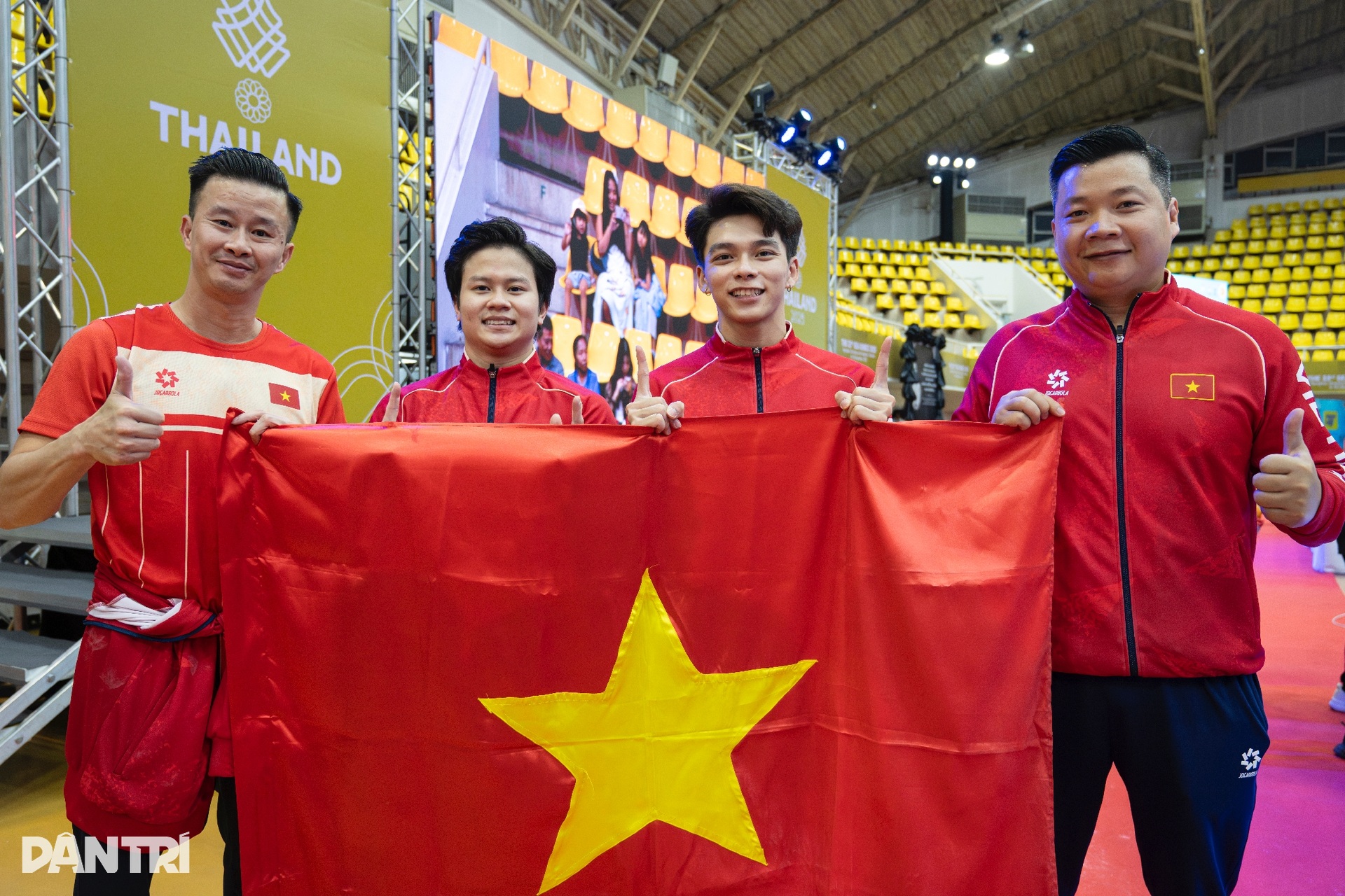 Khánh Phong nghẹn ngào nhớ về người cha quá cố sau tấm HCV đầy cảm xúc - 12 Khánh Phong nghẹn ngào nhớ về người cha quá cố sau tấm HCV đầy cảm xúc - 12