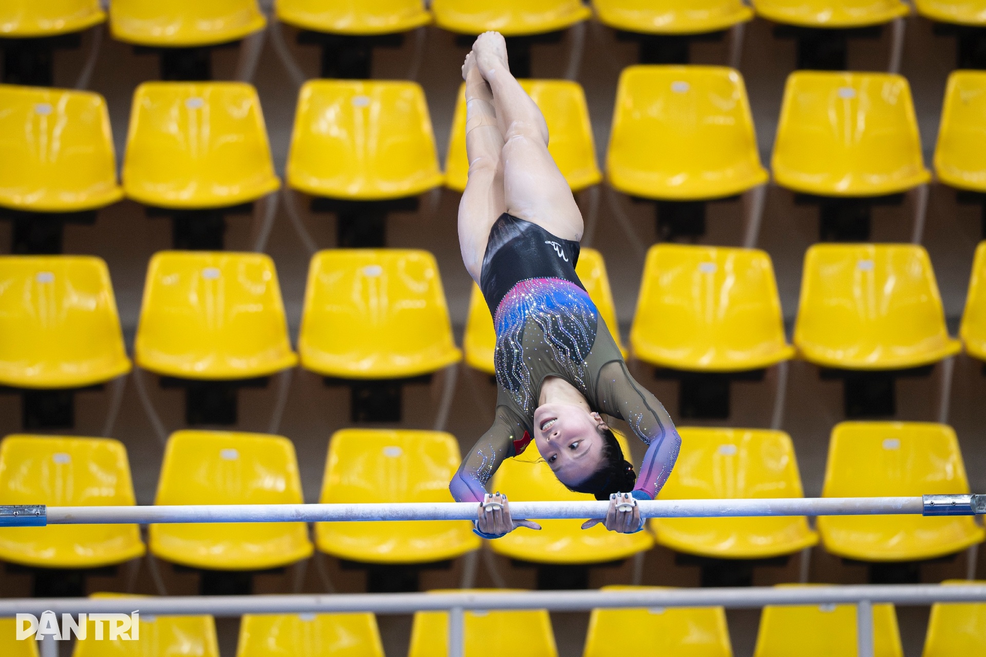 Khánh Phong nghẹn ngào nhớ về người cha quá cố sau tấm HCV đầy cảm xúc - 15 Khánh Phong nghẹn ngào nhớ về người cha quá cố sau tấm HCV đầy cảm xúc - 15