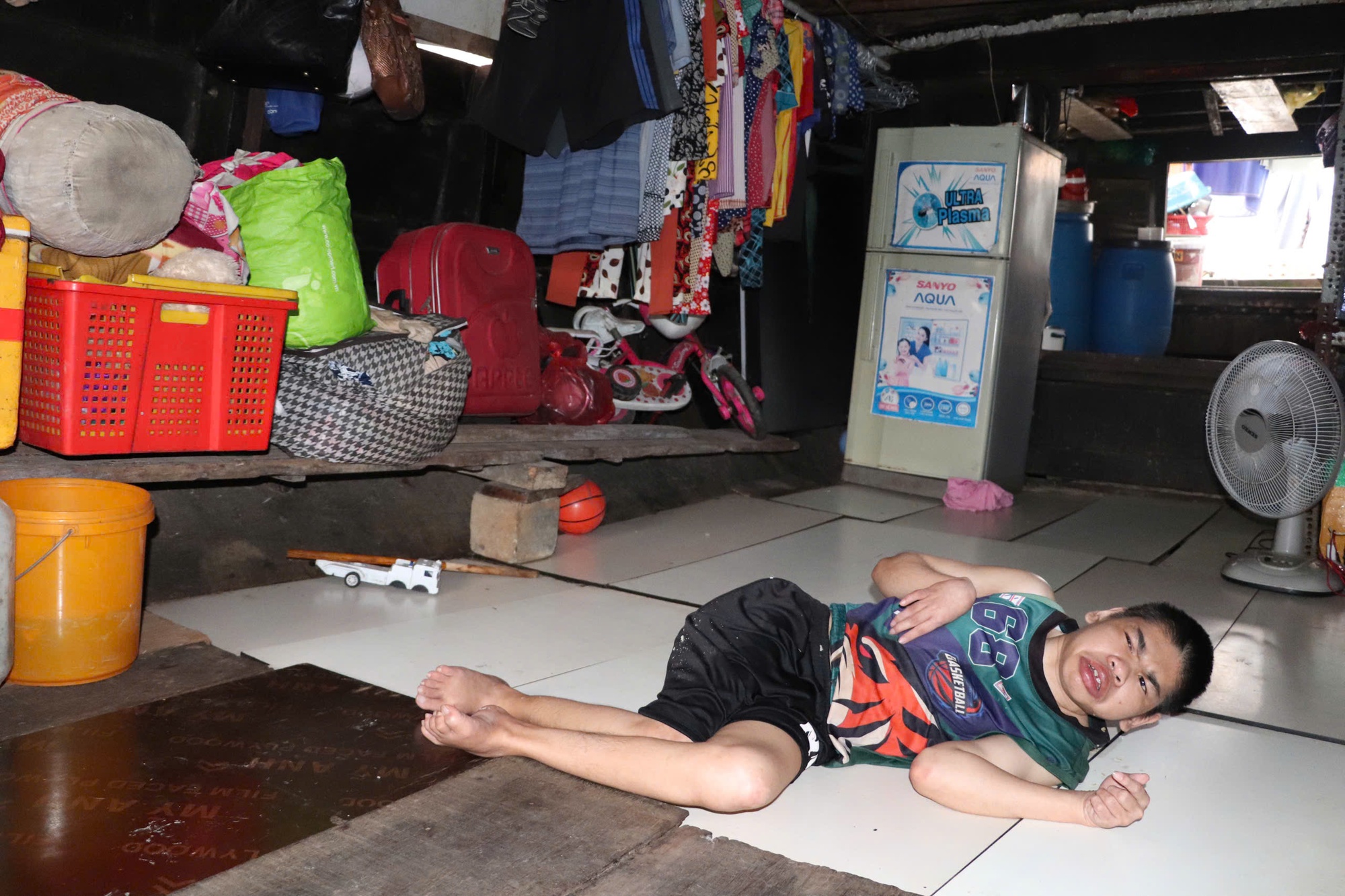 Phận đời ven kênh ở TP.HCM: 20 năm lênh đênh sông nước - Ảnh 3. Phận đời ven kênh ở TP.HCM: 20 năm lênh đênh sông nước - Ảnh 3.