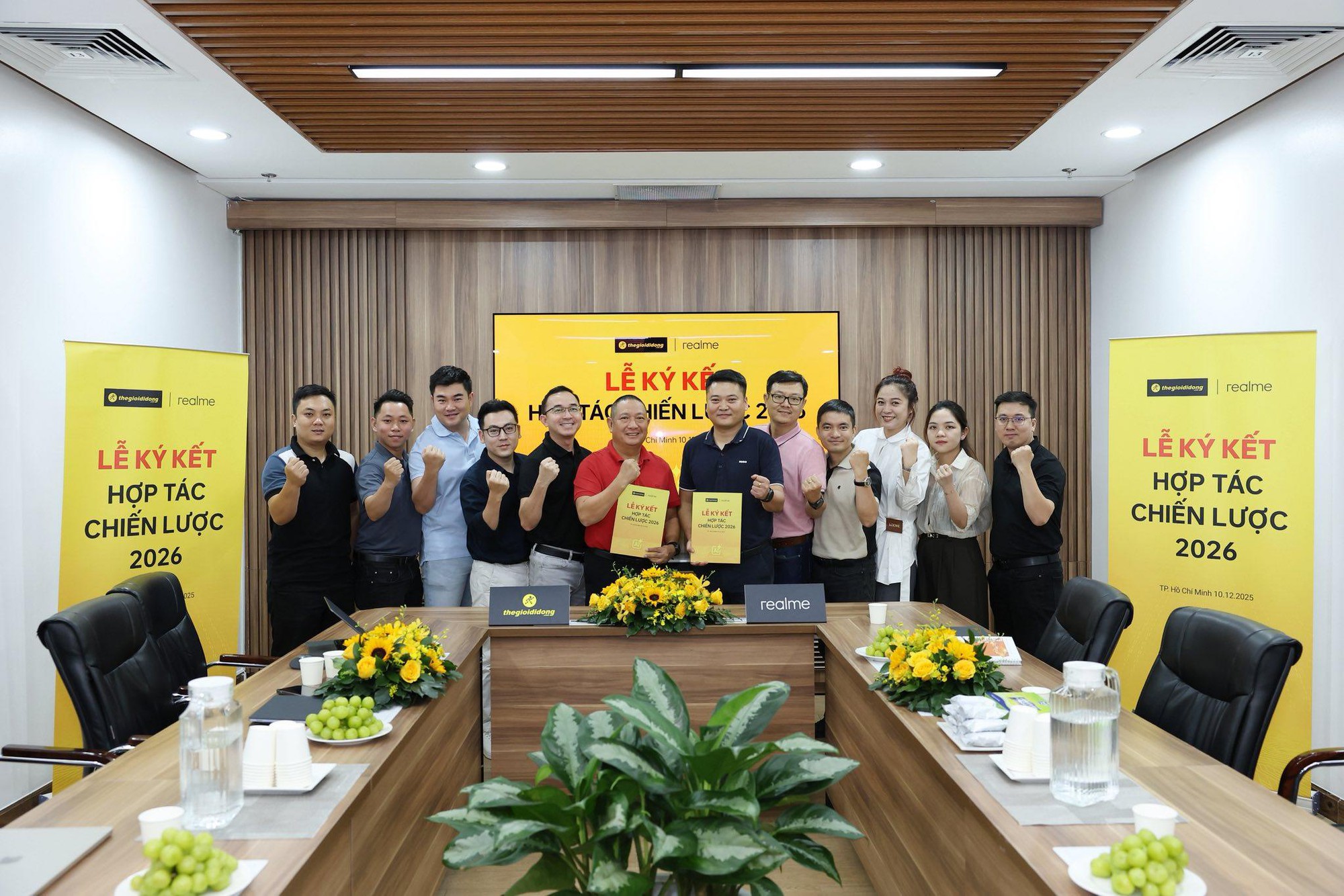 realme và Thế Giới Di Động ký kết chiến lược 2026: Đặt mục tiêu tăng trưởng 2 chữ số, bứt tốc phân khúc trung - cao cấp- Ảnh 3.