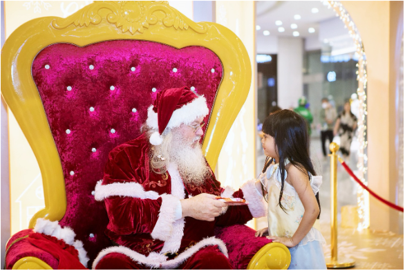Crescent Mall khởi động Giáng Sinh với The Dazzling Joy of Christmas – Mùa lễ hội lấp lánh dành cho những khoảnh khắc gia đình - Ảnh 3.