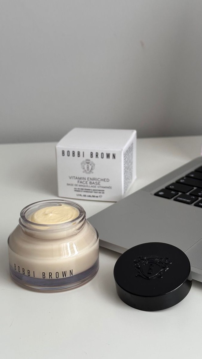 Hũ kem lót quốc dân chưa bao giờ hết hot suốt 2 thập kỷ, cứ 24 giây lại có một hũ bán ra trên toàn cầu 1 Hũ kem lót quốc dân chưa bao giờ hết hot suốt 2 thập kỷ, cứ 24 giây lại có một hũ bán ra trên toàn cầu - Ảnh 2.