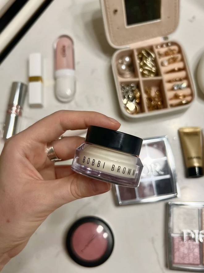 Hũ kem lót quốc dân chưa bao giờ hết hot suốt 2 thập kỷ, cứ 24 giây lại có một hũ bán ra trên toàn cầu 2 Hũ kem lót quốc dân chưa bao giờ hết hot suốt 2 thập kỷ, cứ 24 giây lại có một hũ bán ra trên toàn cầu - Ảnh 3.