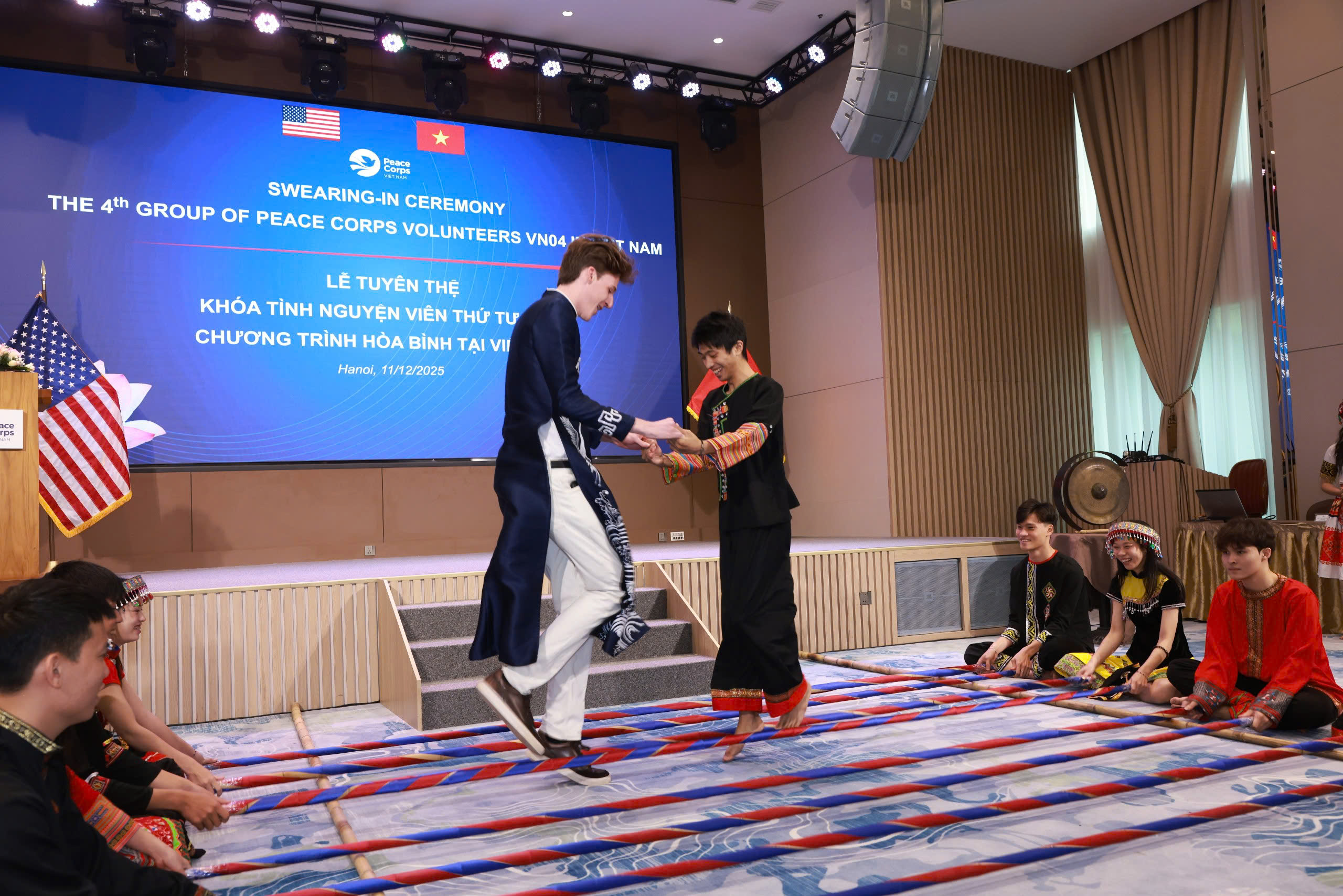 19 tình nguyện viên Mỹ tham gia dạy tiếng Anh tại Hà Nội và TP HCM - Ảnh 5.