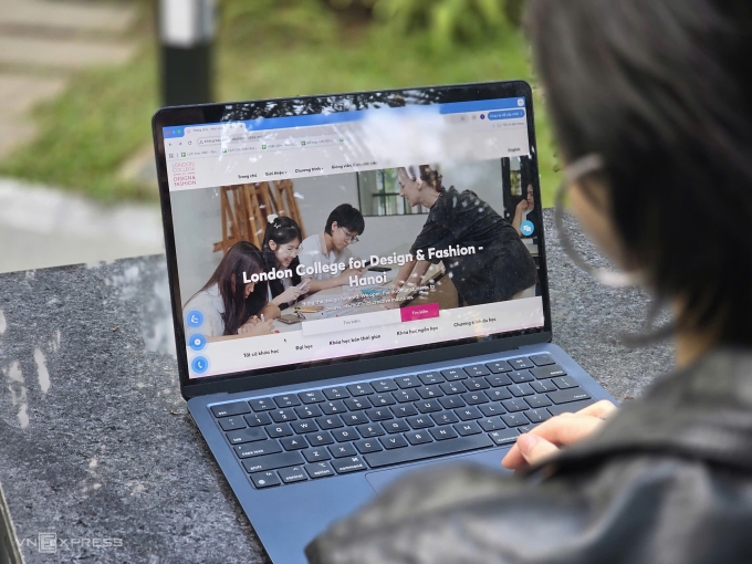 Website của Trường cao đẳng nghề Thiết kế và Thời trang London. Ảnh: Thanh Hằng
