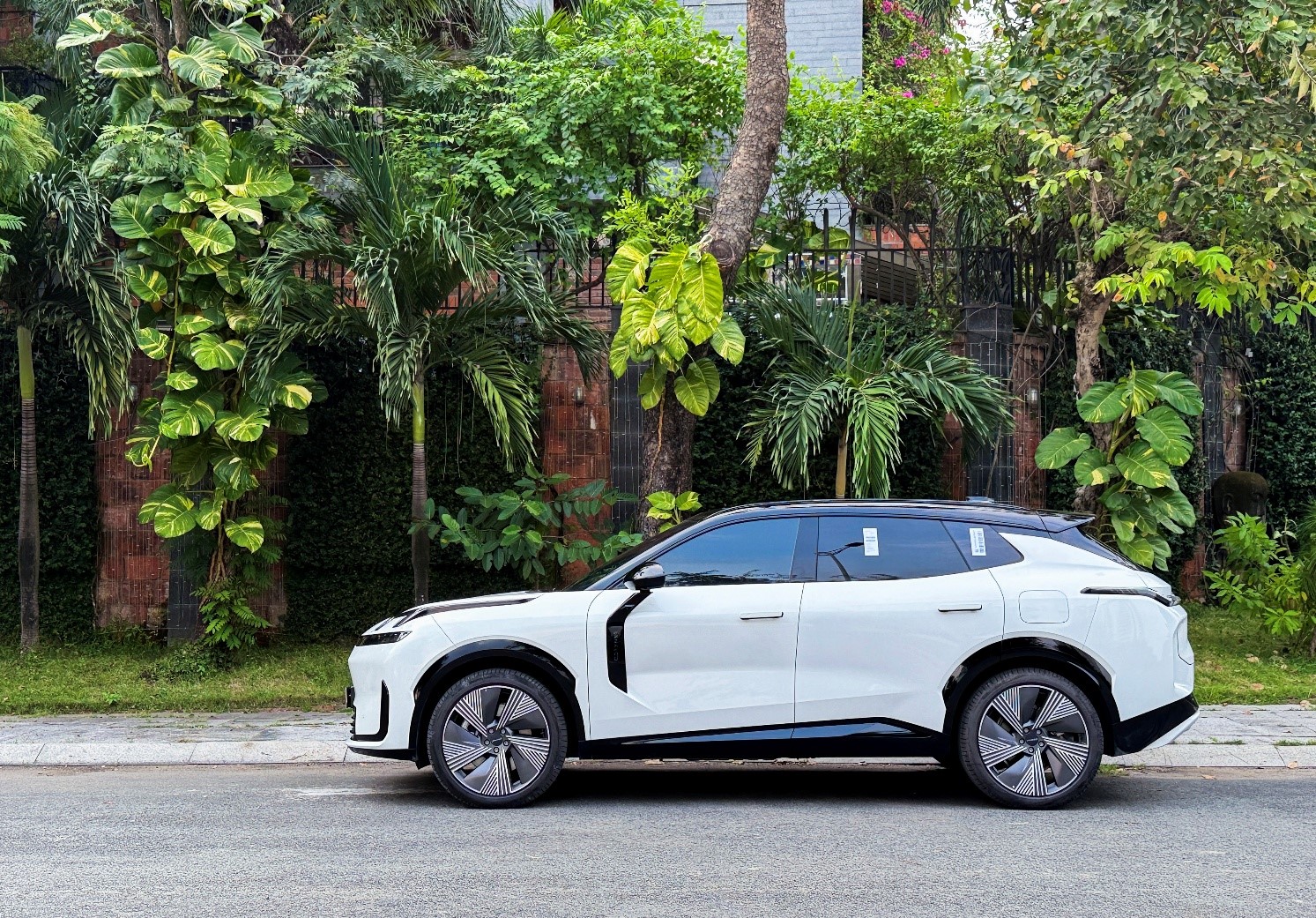 Trải nghiệm xe Lynk & Co 08 chiếc SUV PHEV sang xịn và mịn - Ảnh 5.