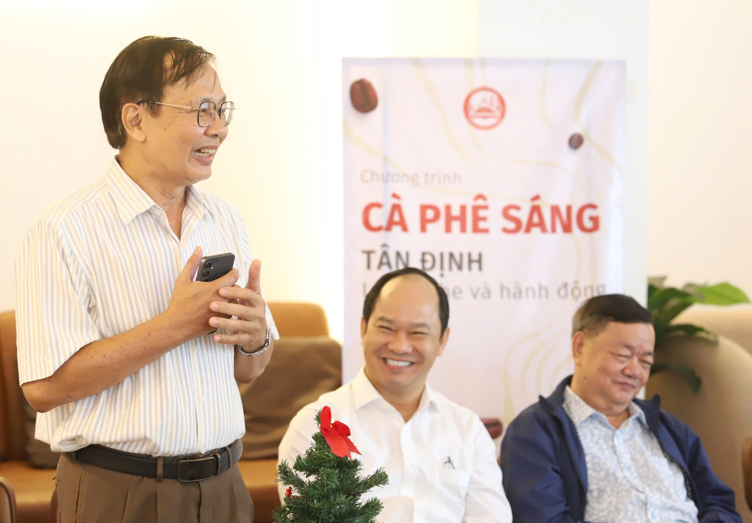 Phường Tân Định tổ chức Cà phê sáng lắng nghe ý kiến người dân và doanh nghiệp - Ảnh 2. Phường Tân Định tổ chức Cà phê sáng lắng nghe ý kiến người dân và doanh nghiệp - Ảnh 2.