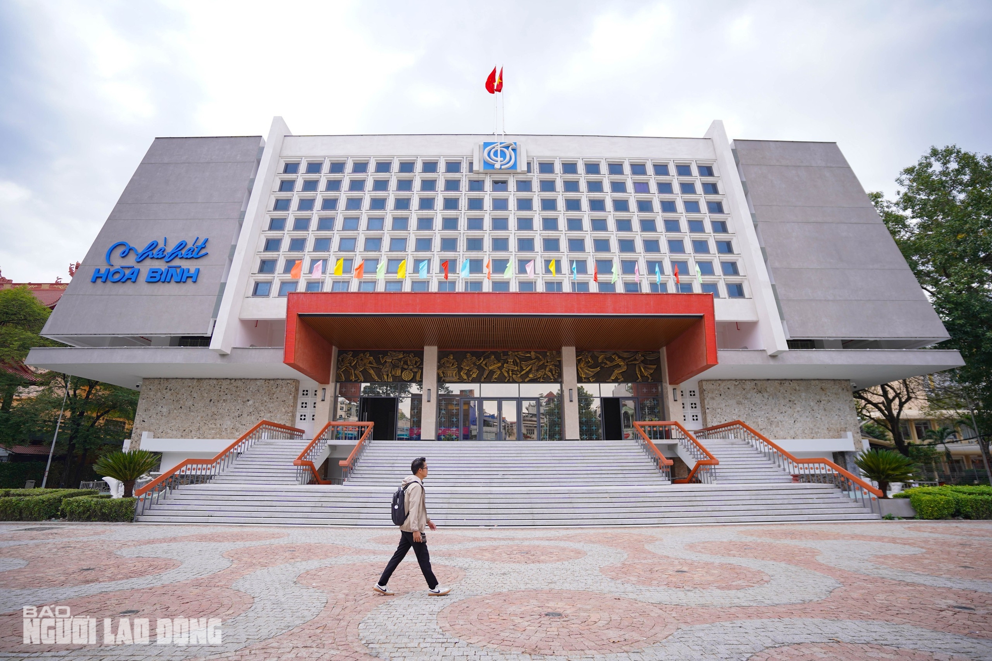 Ngắm nhà hát Hòa Bình tuyệt đẹp trong tấm áo mới trị giá hơn 270 tỉ đồng - Ảnh 5.