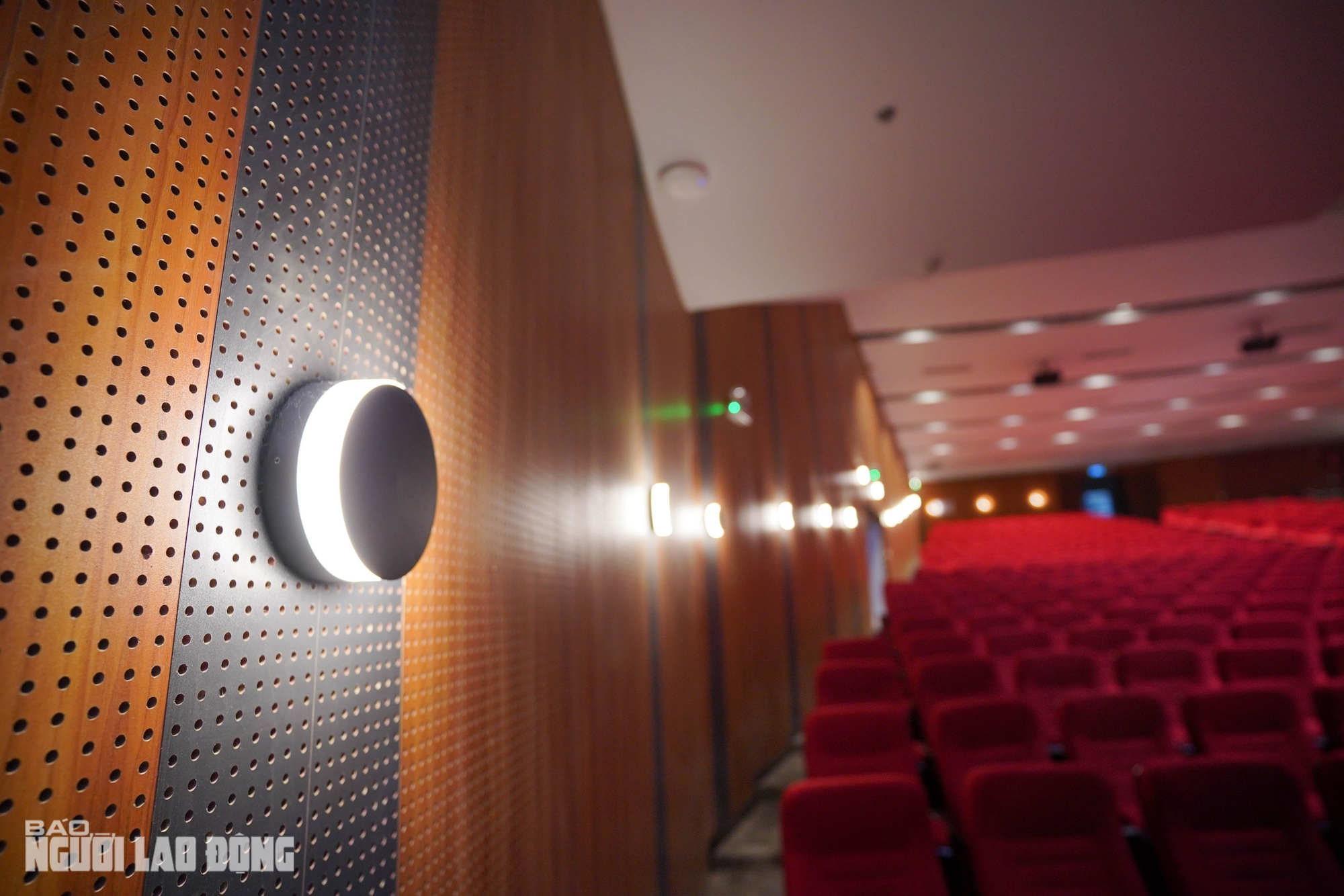 Ngắm nhà hát Hòa Bình tuyệt đẹp trong tấm áo mới trị giá hơn 270 tỉ đồng - Ảnh 15.