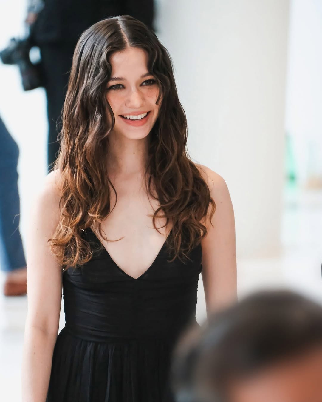 Đại diện công ty quản lý nghệ sĩ thông báo vấn đề bắt nguồn từ lỗi phối hợp của ban tổ chức sự kiện, dẫn đến màn trình diễn không khớp với kế hoạch ban đầu. Hãng đĩa và nghệ sĩ lấy làm tiếc về sự cố, cảm ơn khán giả thông cảm và ủng hộ.