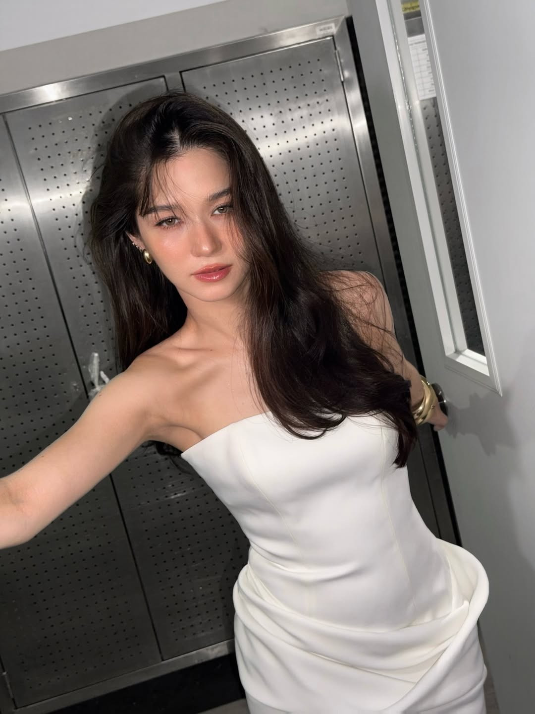 Sau lời xin lỗi, ca sĩ chia sẻ hiện tại đã ổn và cảm ơn tất cả sự ủng hộ, động viên của khán giả: Tôi muốn nói tôi mạnh mẽ hơn mình nghĩ nhiều. Chuyện gì rồi cũng sẽ qua. Và cho những ai còn nghi ngờ, tôi hy vọng những clip này có thể chứng minh điều đó. Kèm theo chia sẻ, Violette Wautier đăng clip hát live trực tiếp.