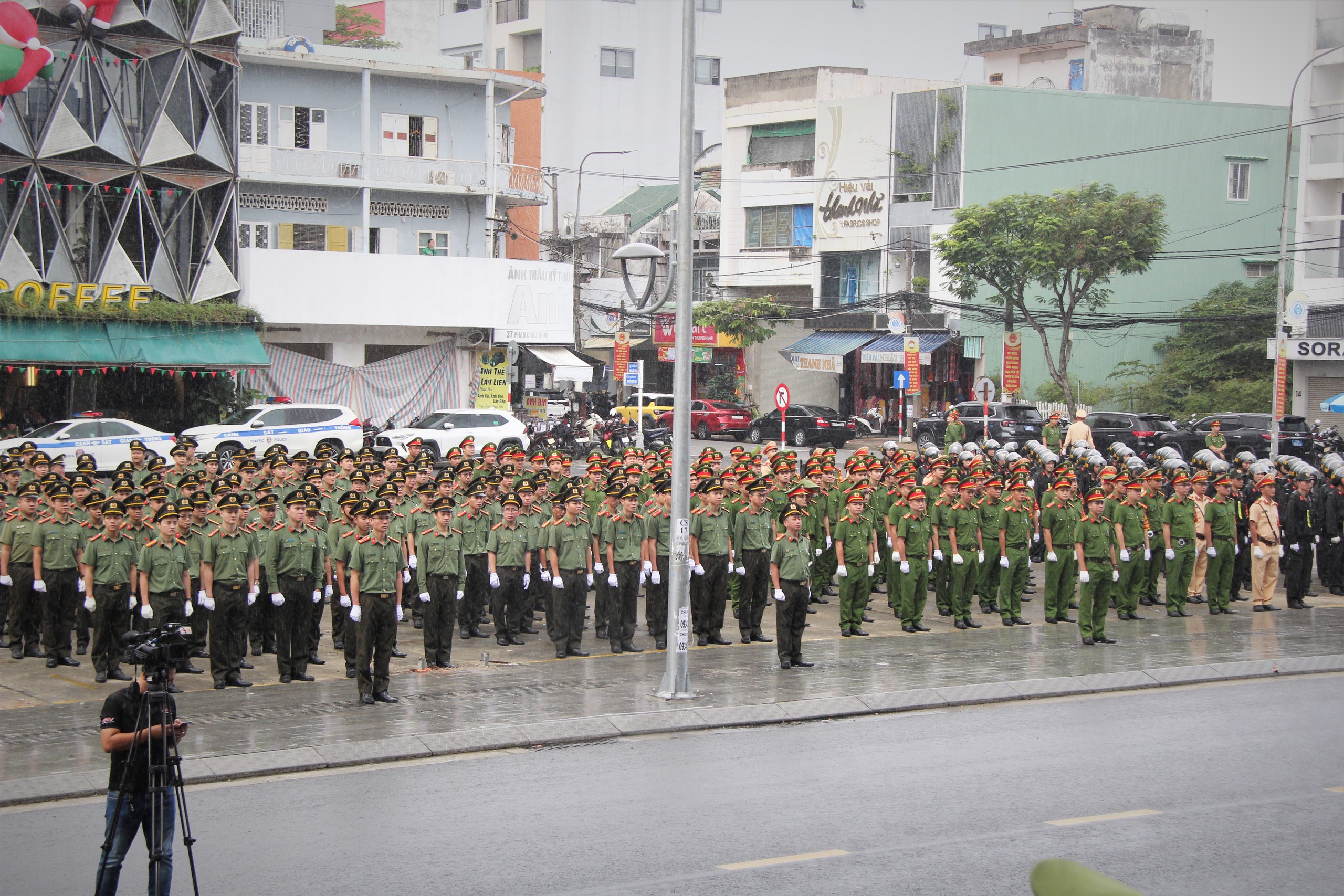 Công an Đà Nẵng ra quân cao điểm bảo đảm an ninh trật tự trước các sự kiện trọng điểm - Ảnh 11.