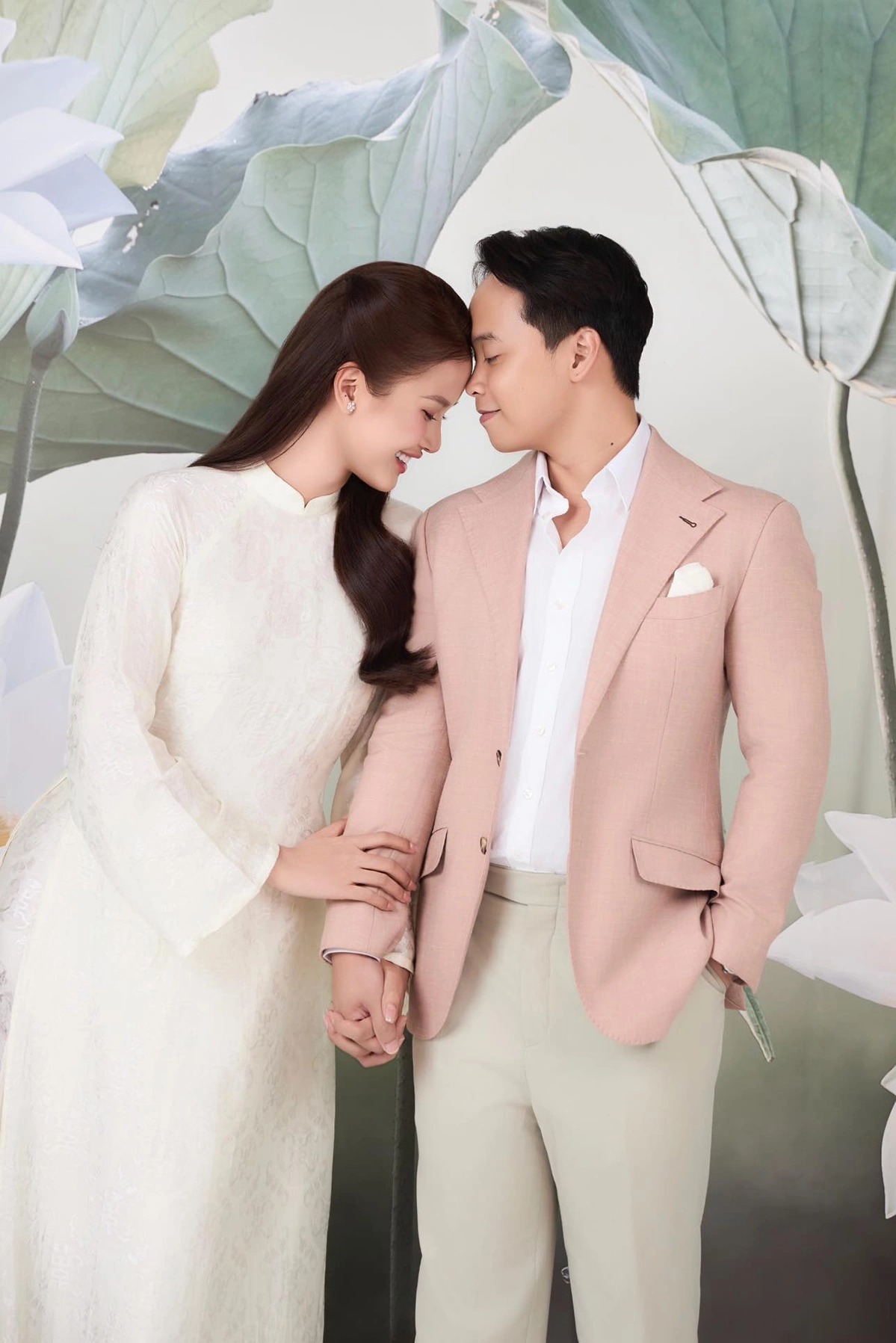 "Mỹ nhân 10 năm chăn trâu" lấy chồng giàu gia thế khủng, bước vào cửa hào môn ở biệt thự hoành tráng 3 1765517786 92 My nhan 10 nam chan trau lay chong giau gia