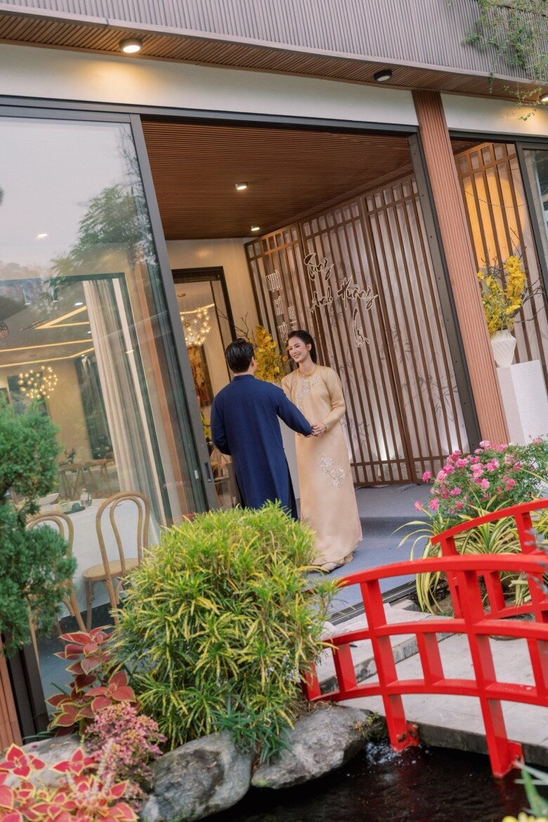 "Mỹ nhân 10 năm chăn trâu" lấy chồng giàu gia thế khủng, bước vào cửa hào môn ở biệt thự hoành tráng 8 1765517791 521 My nhan 10 nam chan trau lay chong giau gia