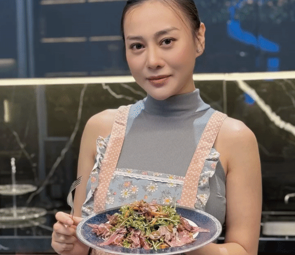 Phương Oanh gầy đi trong hình ảnh mới nhất khi vào bếp nấu ăn - 2