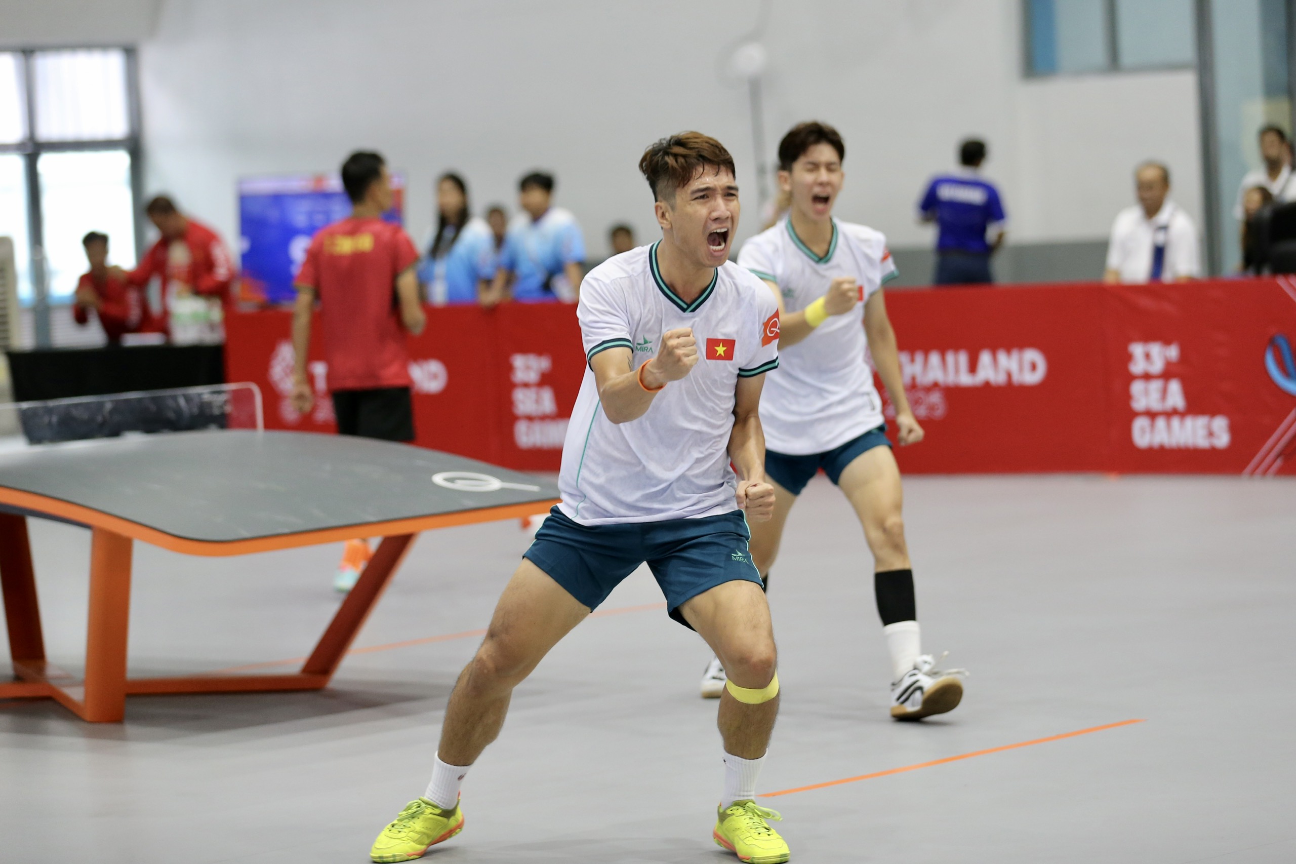 Thắng ngoạn mục Myanmar, đội tuyển teqball Việt Nam lần đầu có huy chương SEA Games- Ảnh 4. Thắng ngoạn mục Myanmar, đội tuyển teqball Việt Nam lần đầu có huy chương SEA Games- Ảnh 4.