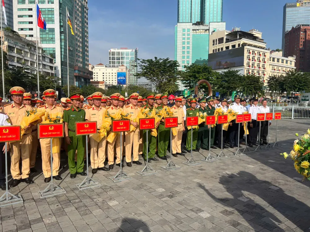 Các tổ tuần tra của CSGT được bố trí tại những khu vực từng xảy ra đua xe trái phép, nhằm chủ động phòng ngừa và kịp thời trấn áp hành vi vi phạm, bảo đảm an toàn cho người dân tham gia giao thông. z7318366521969_e79f1765c1b56e3a5e7e954a687f6efb.jpg