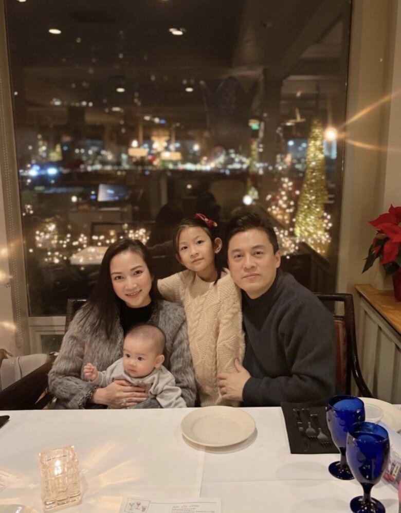 Sao Việt 24h: Vợ Ưng Hoàng Phúc "ghen nhẹ" vì chồng chỉ hôn con, than thở hài hước sau hơn 10 năm gắn bó 12 Sao Việt 24h: Vợ Ưng Hoàng Phúc amp;#34;ghen nhẹamp;#34; vì chồng chỉ hôn con, than thở hài hước sau hơn 10 năm gắn bó - 11