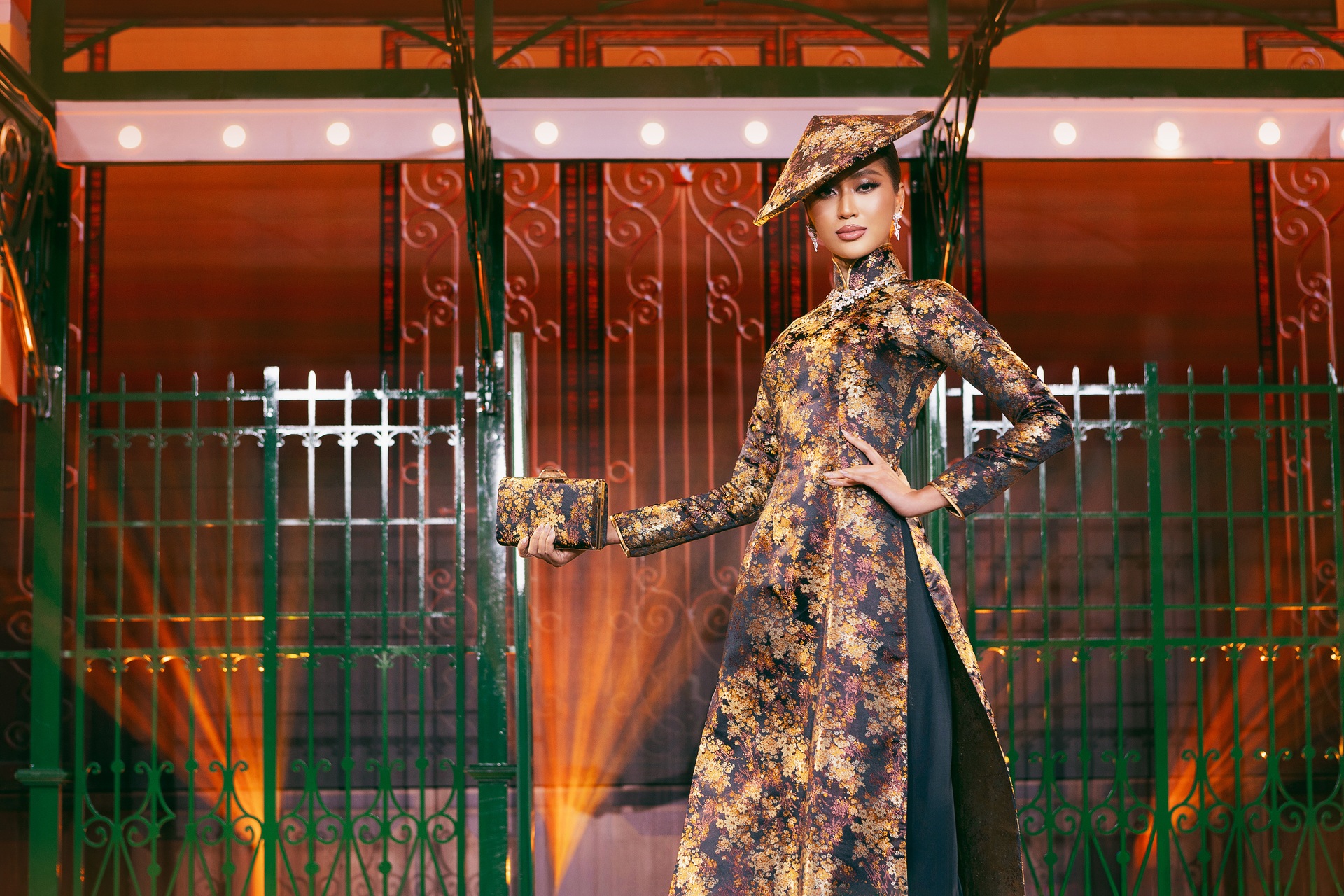 Hoa hậu Phương Linh vào top 5 trình diễn áo dài ấn tượng ở Miss Cosmo 2025 - 6