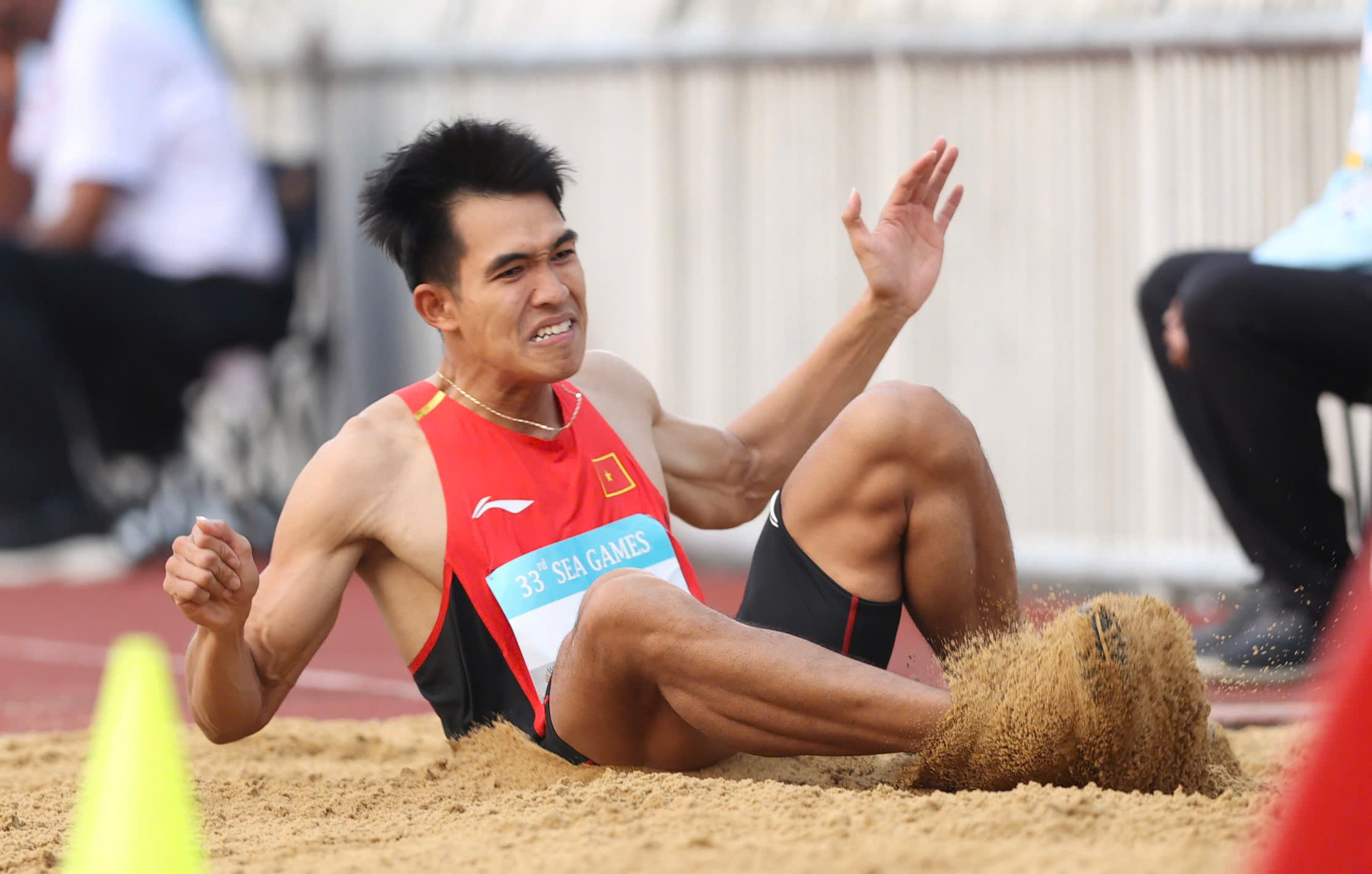 Chiếc huy chương vàng bất ngờ từ… hố cát 3 Chiếc huy chương vàng bất ngờ từ… hố cát - Ảnh 3.