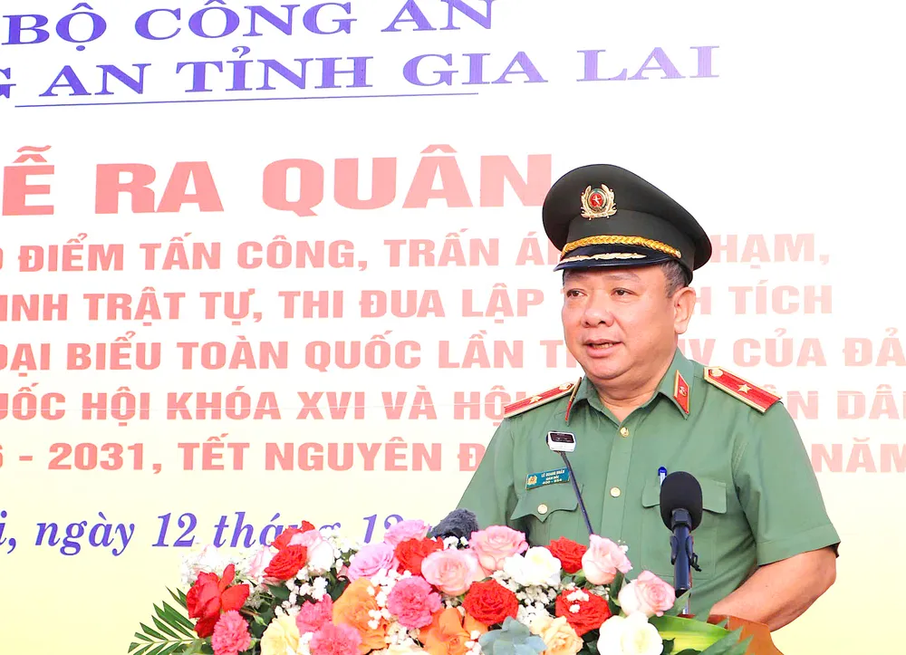 Thiếu tướng Lê Quang Nhân, Giám đốc Công an tỉnh Gia Lai phát biểu tại lễ ra quân. Cong-an-tinh-Gia-Lai-phat-dong-le-ra-quan-tran-ap-toi-pham-8.jpg