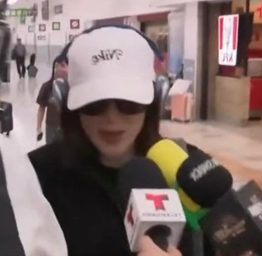 1765531752 199 Hoa hau Hoan vu lang le ve nuoc