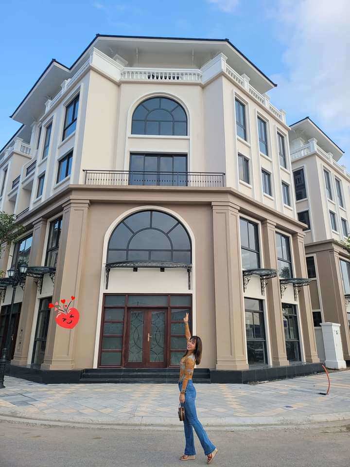 Biệt thự mới đẹp như tranh vẽ của 