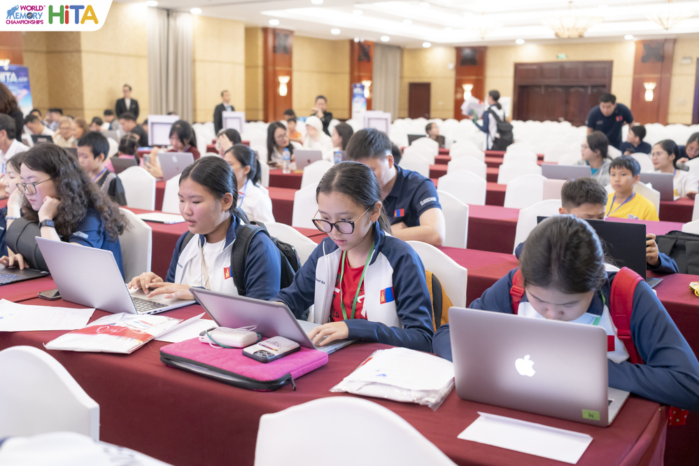  
Các thí sinh WMC lần đầu thực hiện phần thi trên máy tính.