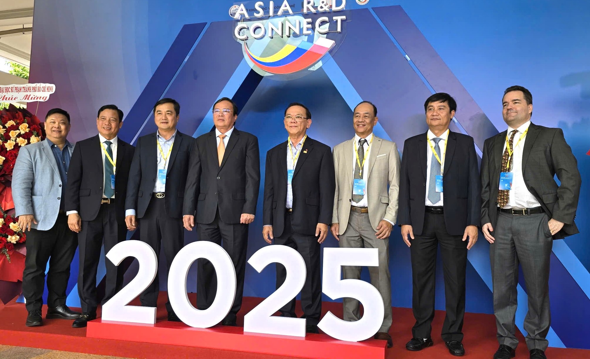 Lãnh đạo Tây Ninh trăn trở 3 vấn đề trong kiến tạo hệ sinh thái số - Ảnh 2.