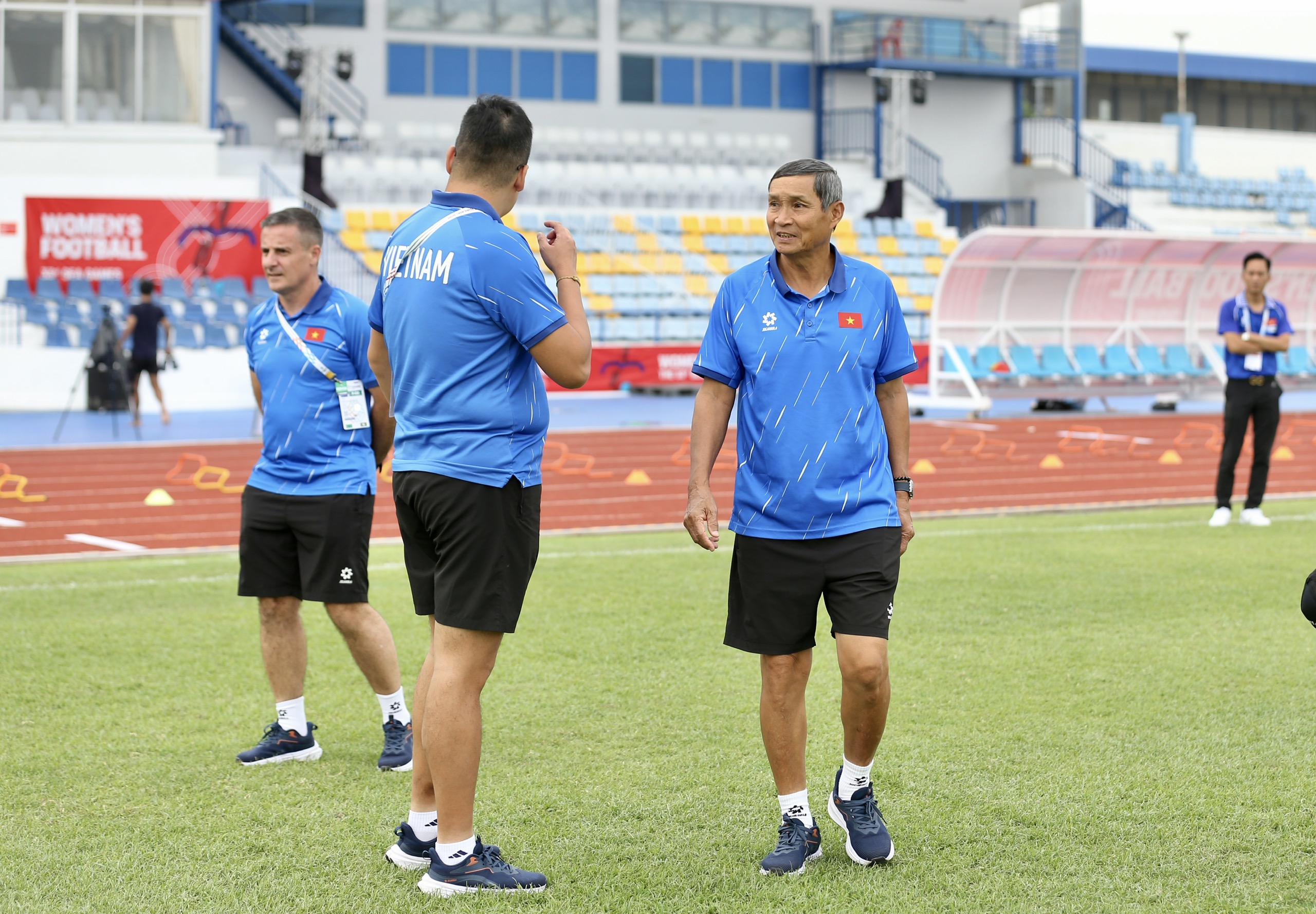 Trở lại sân từng vô địch AFF Cup, HLV Mai Đức Chung rất tin Việt Nam sẽ thắng Indonesia- Ảnh 3. Trở lại sân từng vô địch AFF Cup, HLV Mai Đức Chung rất tin Việt Nam sẽ thắng Indonesia- Ảnh 3.