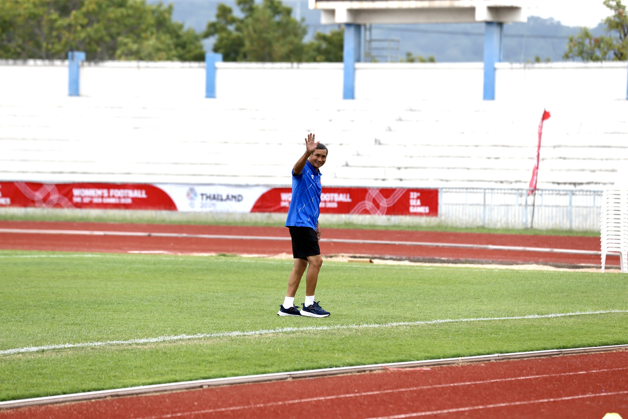 Trở lại sân từng vô địch AFF Cup, HLV Mai Đức Chung rất tin Việt Nam sẽ thắng Indonesia- Ảnh 6. Trở lại sân từng vô địch AFF Cup, HLV Mai Đức Chung rất tin Việt Nam sẽ thắng Indonesia- Ảnh 6.