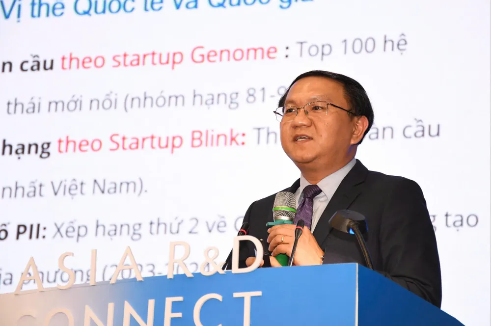 Ông Lâm Đình Thắng, Giám đốc Sở KH&CN TP.HCM, phát biểu tại diễn đàn. Ảnh: HUỲNH DU 1000086440.jpg