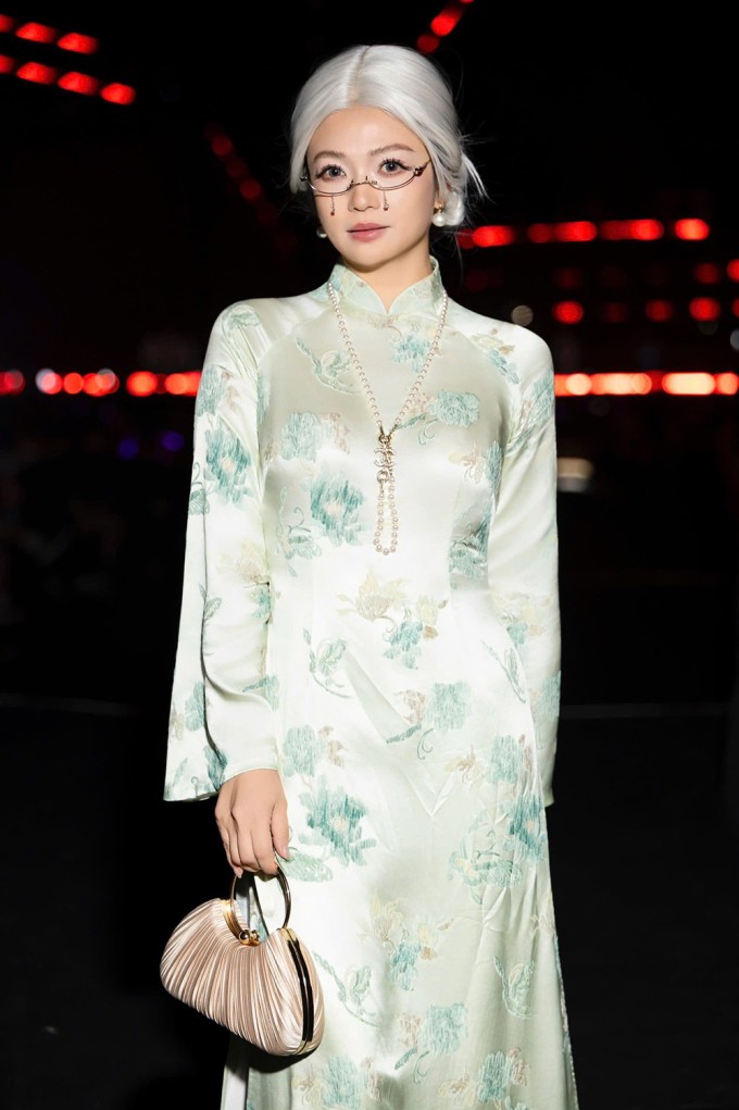 Kiều Anh sinh năm 1981, là nghệ sĩ múa trước khi được đông đảo khán giả biết tới khi đóng phim Phía trước là bầu trời năm 2001. Sau đó, cô tập trung vào công việc ở Nhà hát Ca múa nhạc Việt Nam đến năm 2012 mới tích cực trở lại đóng phim và ghi dấu với vai diễn trong các phim: Những công dân gương mẫu, Hai phía chân trời, Tình khúc bạch dương, Hồ sơ cá sấu, Ngày mai bình yên, Gia đình mình vui bất thình lình... Năm 2019, Kiều Anh được trao tặng danh hiệu Nghệ sĩ Ưu tú.