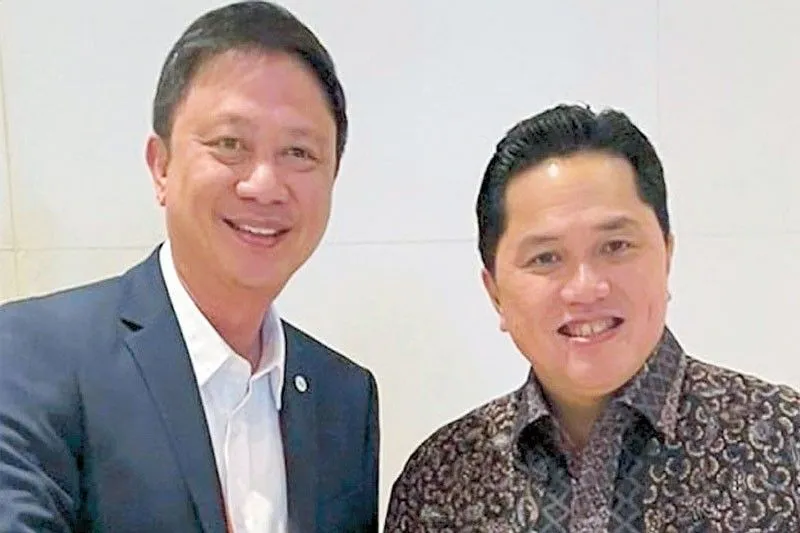 Hai vị đứng đầu thể thao Philippines, ông Patrick Gregorio (trái) và ông Erick Thohir - Bộ trưởng Thanh niên và Thể thao Indonesia kích hoạt mục tiêu làm chủ nhà Olympic 2036. Ảnh:P.S Dong- nam-A.jpg