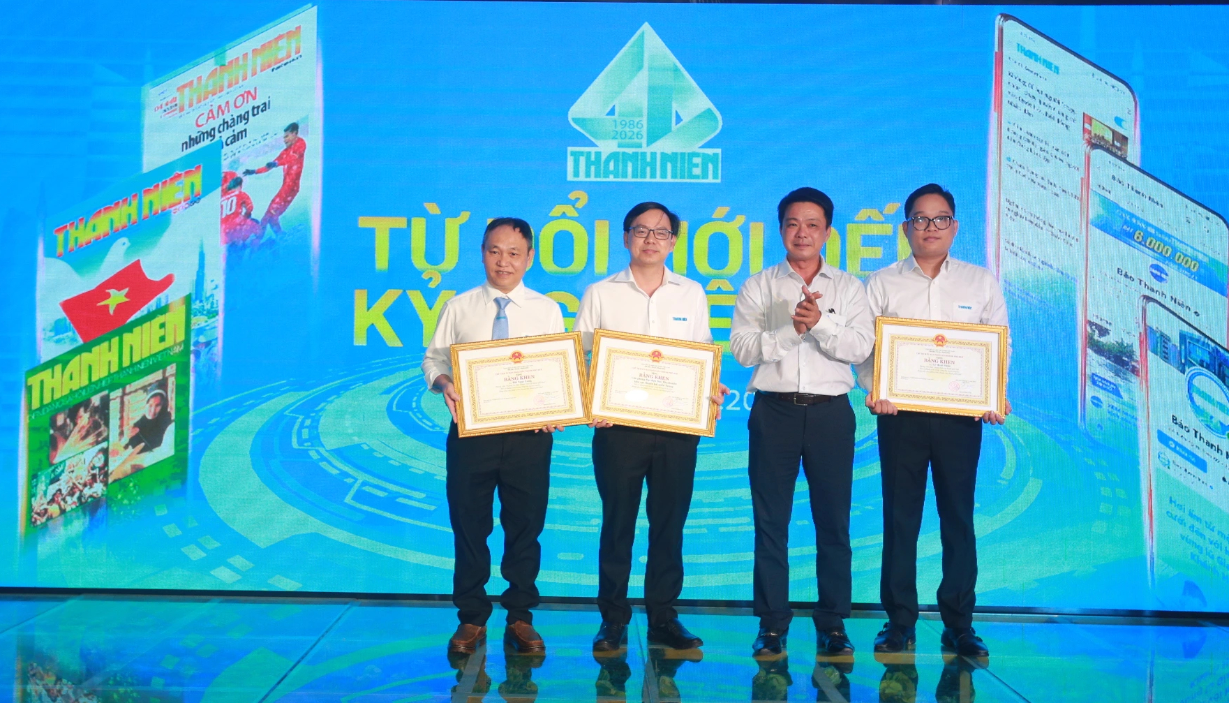 Báo Thanh Niên trong hành trình lan tỏa tinh thần 'Hào hiệp-Tử tế-Nhân văn-Tin cậy'- Ảnh 6. Báo Thanh Niên trong hành trình lan tỏa tinh thần 'Hào hiệp-Tử tế-Nhân văn-Tin cậy'- Ảnh 6.