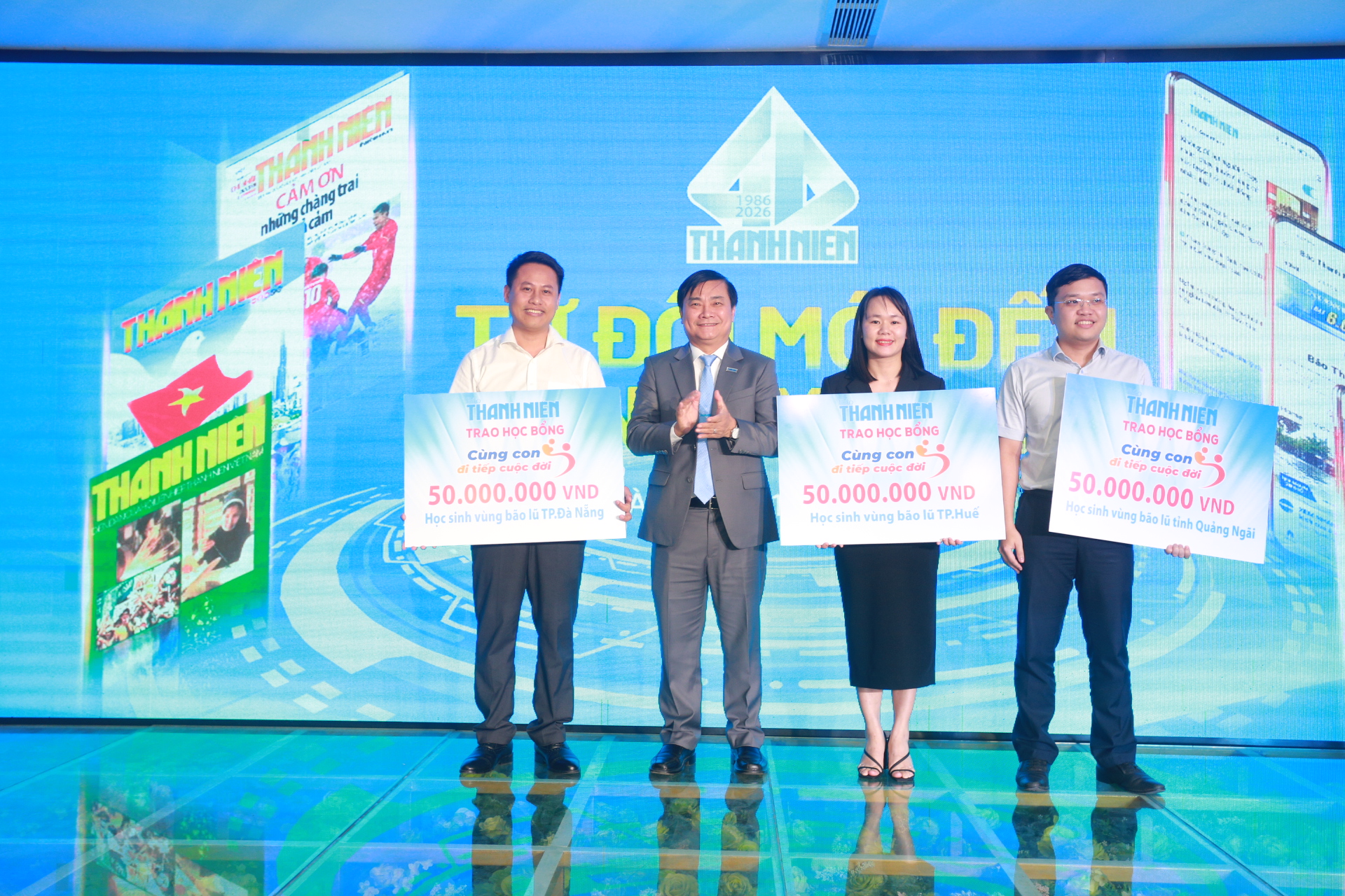 Báo Thanh Niên trong hành trình lan tỏa tinh thần 'Hào hiệp-Tử tế-Nhân văn-Tin cậy'- Ảnh 8. Báo Thanh Niên trong hành trình lan tỏa tinh thần 'Hào hiệp-Tử tế-Nhân văn-Tin cậy'- Ảnh 8.