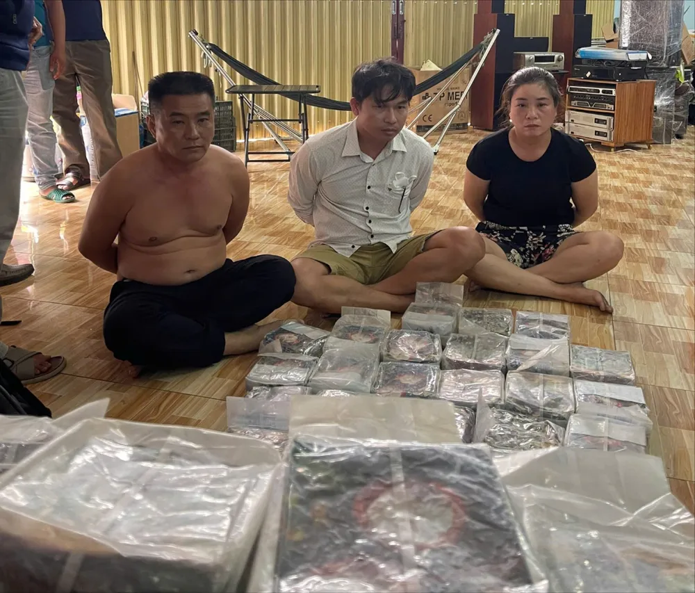 Công an bắt giữ nhiều người liên quan để đấu tranh, làm rõ. Ảnh: CA triet-pha-duong-day-ma-tuy-xuyen-quoc-gia-giao-dich-1-500-ti-dong (11).jpg