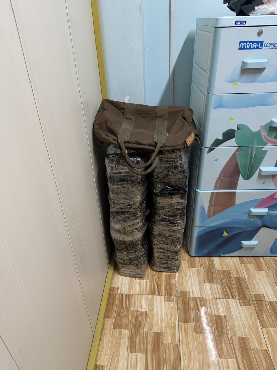 Phá đường dây ma tuý có tổ chức xuyên quốc gia: Thu 174 kg ma túy tổng hợp, 10 bánh heroin, 300 gói ma tuý dạng nước vui- Ảnh 5.