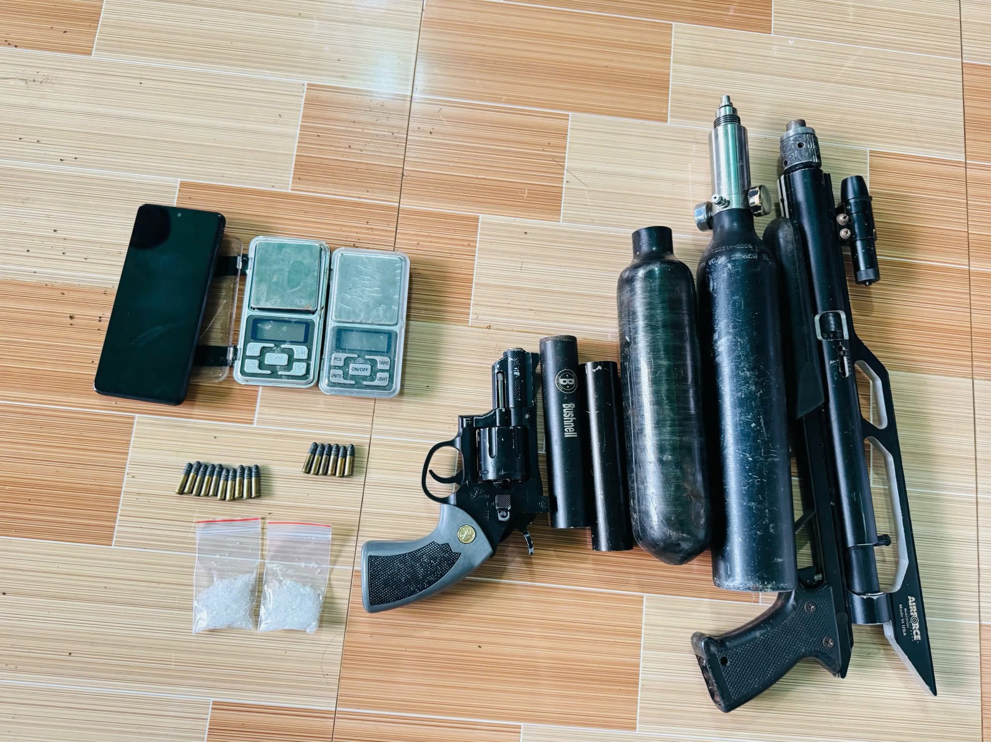 Phá đường dây ma tuý có tổ chức xuyên quốc gia: Thu 174 kg ma túy tổng hợp, 10 bánh heroin, 300 gói ma tuý dạng nước vui- Ảnh 7.