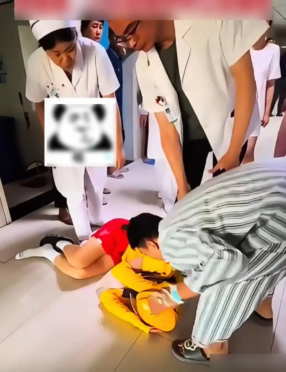 Giao nhầm đơn, shipper nằm khóc lăn lộn trên sàn nhưng dân mạng lại chỉ trích khách đặt đồ ăn- Ảnh 3. Giao nhầm đơn, shipper nằm khóc lăn lộn trên sàn nhưng dân mạng lại chỉ trích khách đặt đồ ăn- Ảnh 3.