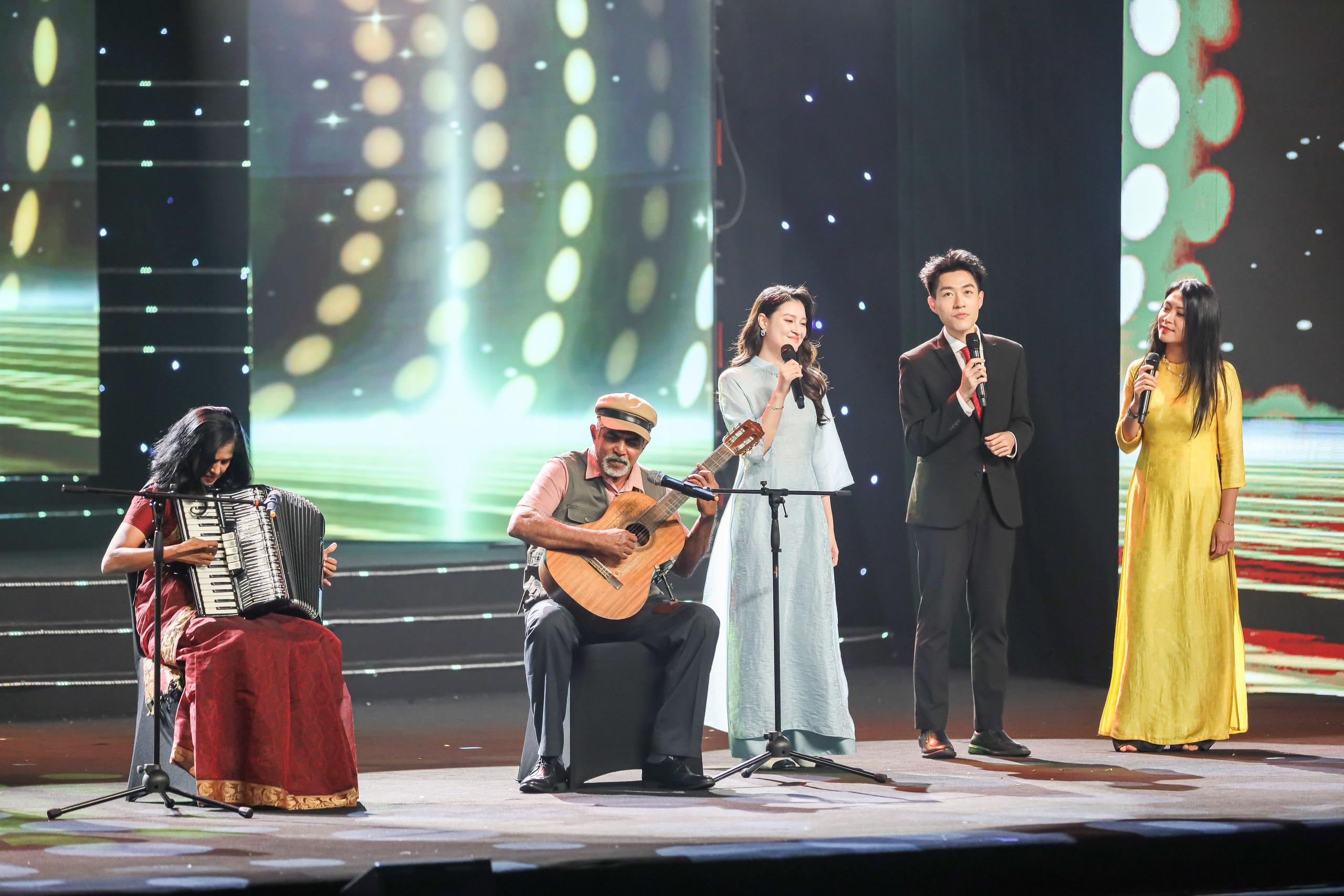 Thủ tướng Phạm Minh Chính dự lễ trao giải thông tin đối ngoại lần thứ XI 7 Thủ tướng - Ảnh 7.